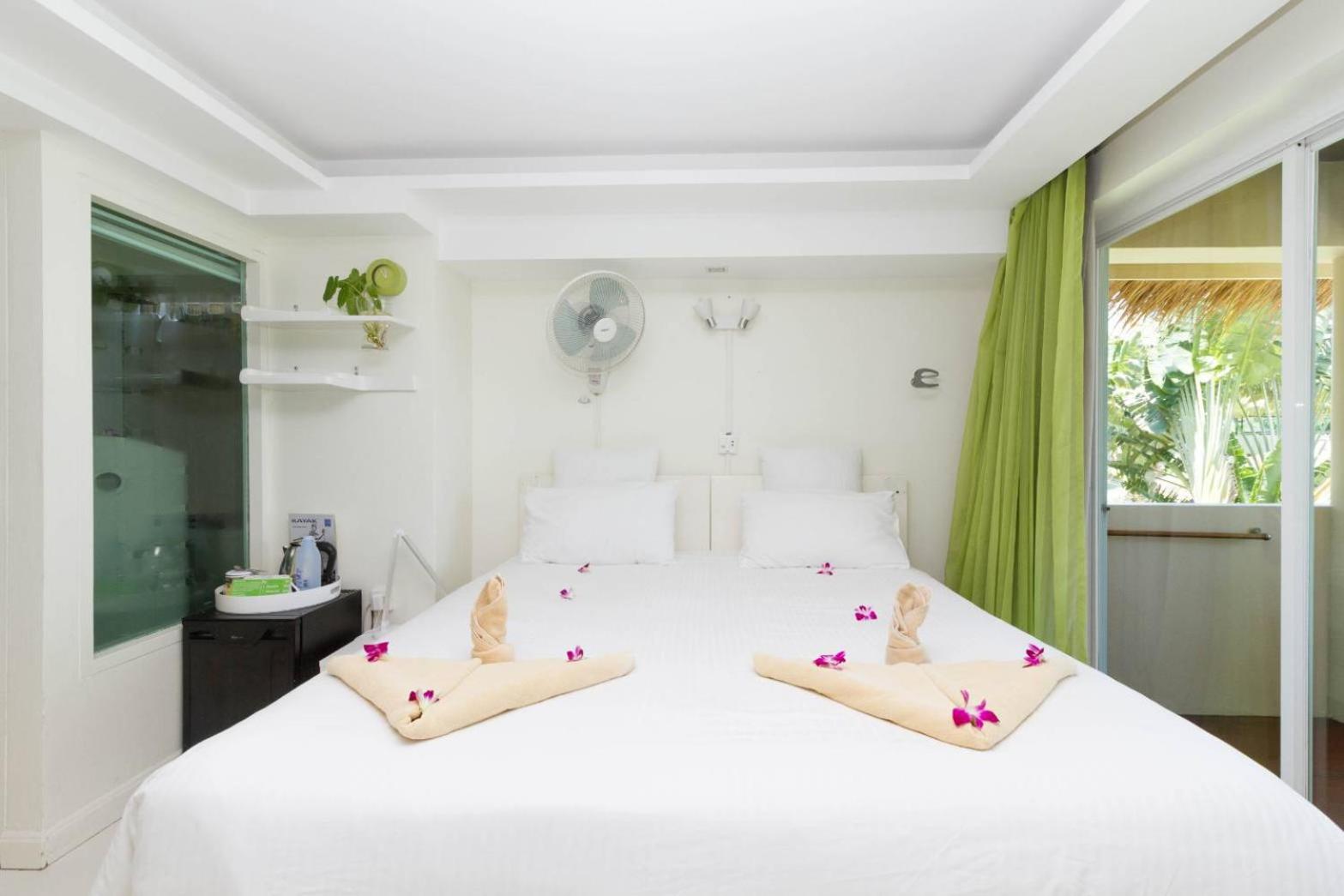 Deluxe Double or Twin Room with Sea View - Photo 1
