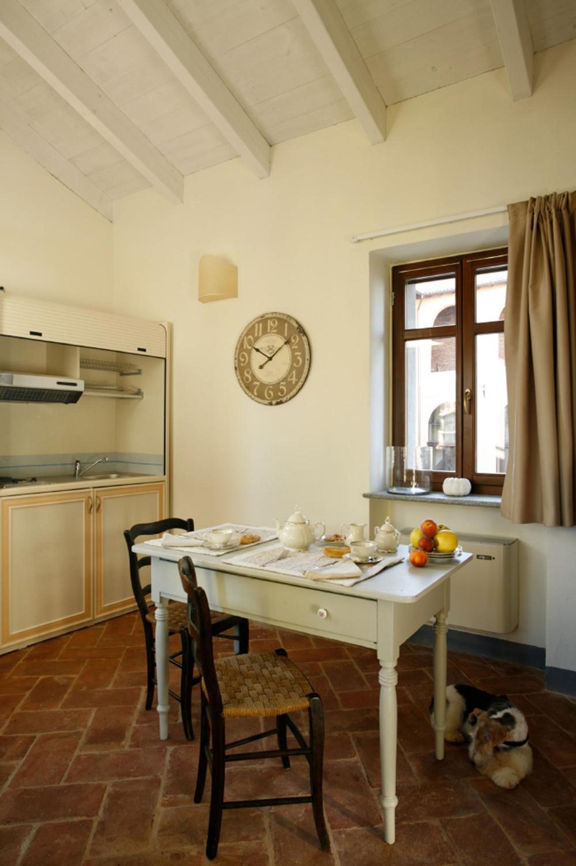Large Double Room - Photo 9