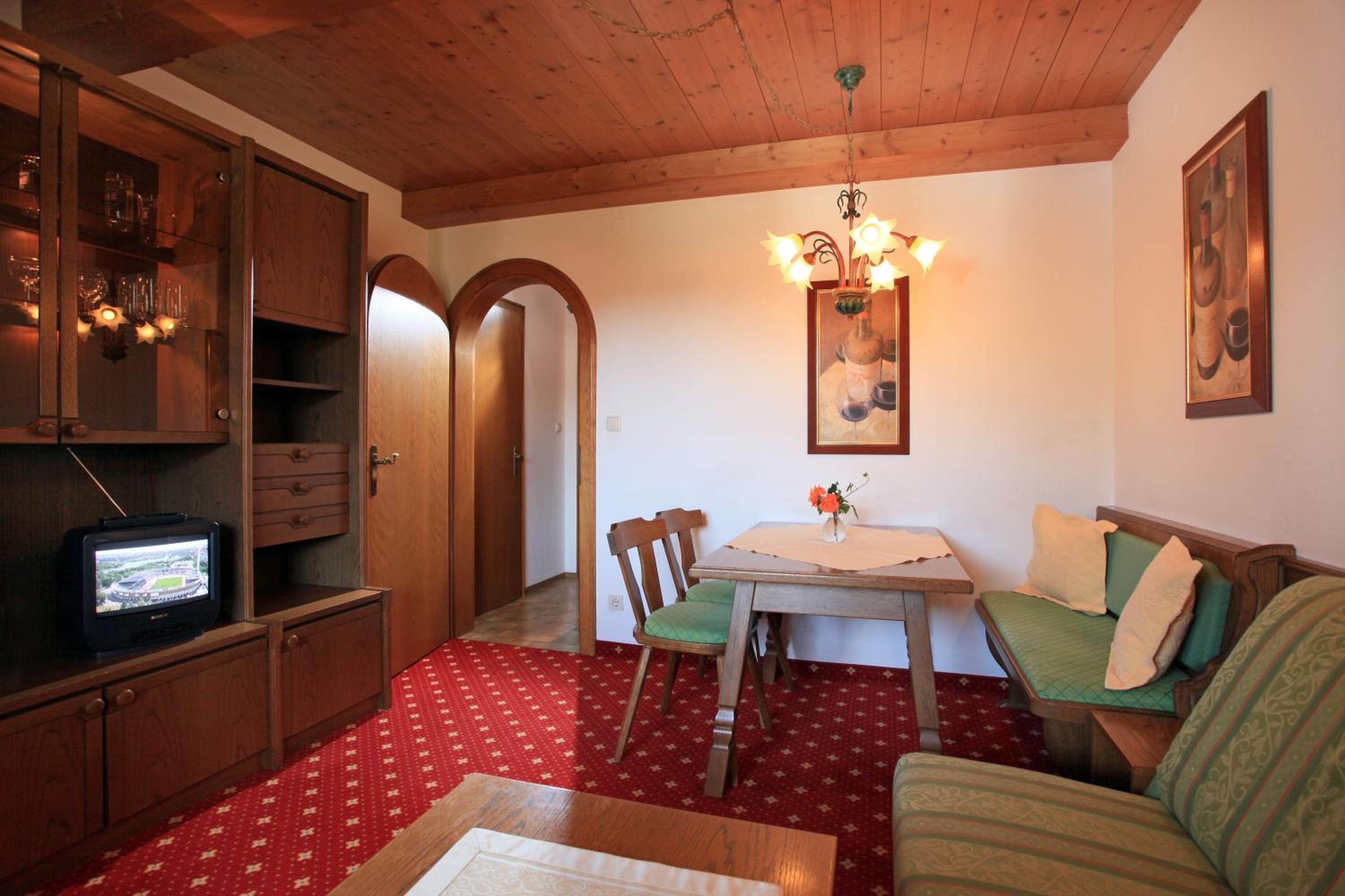 One-Bedroom Apartment with Terrace photo 1