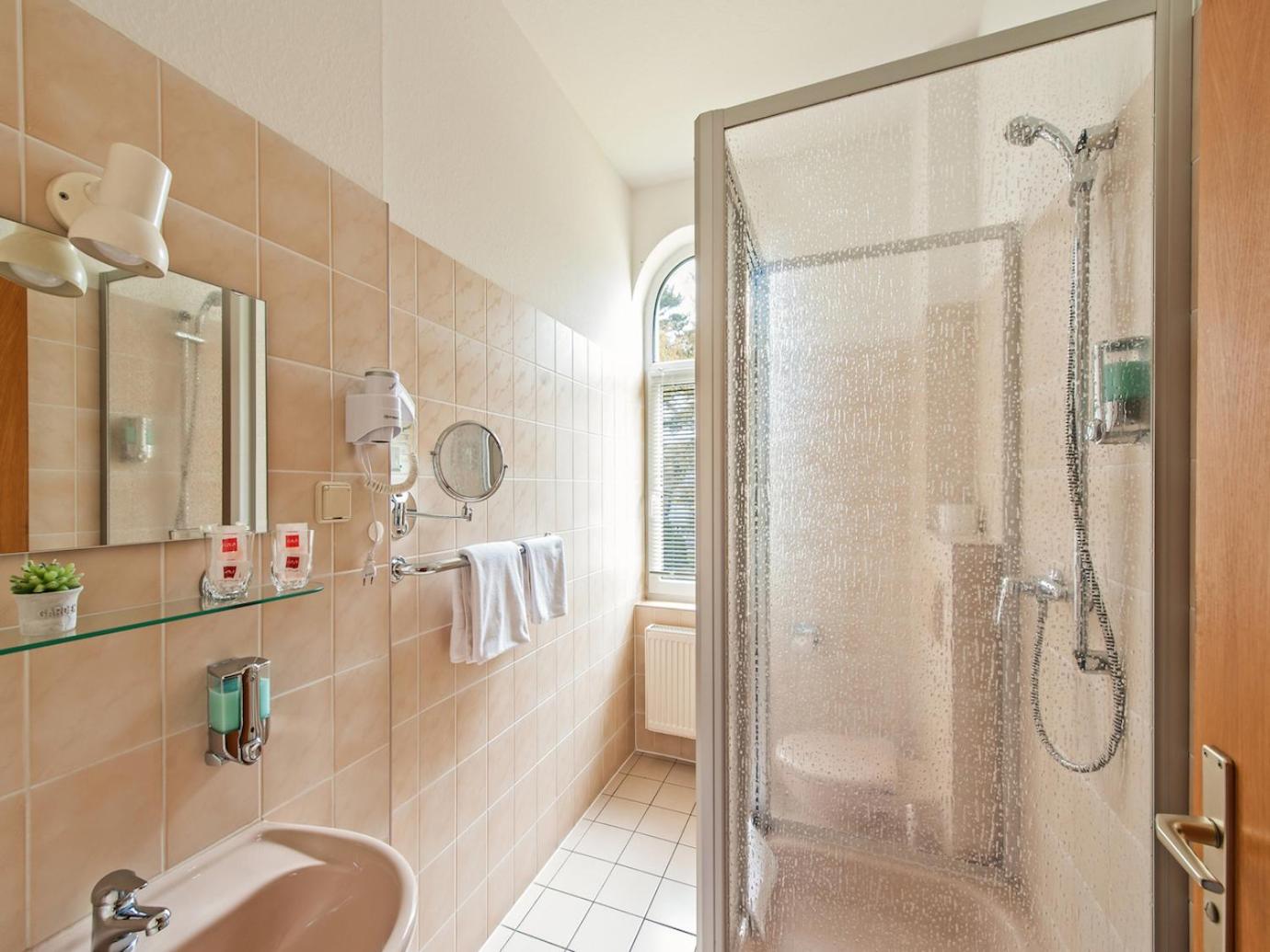 Standard Double Room - Photo 18