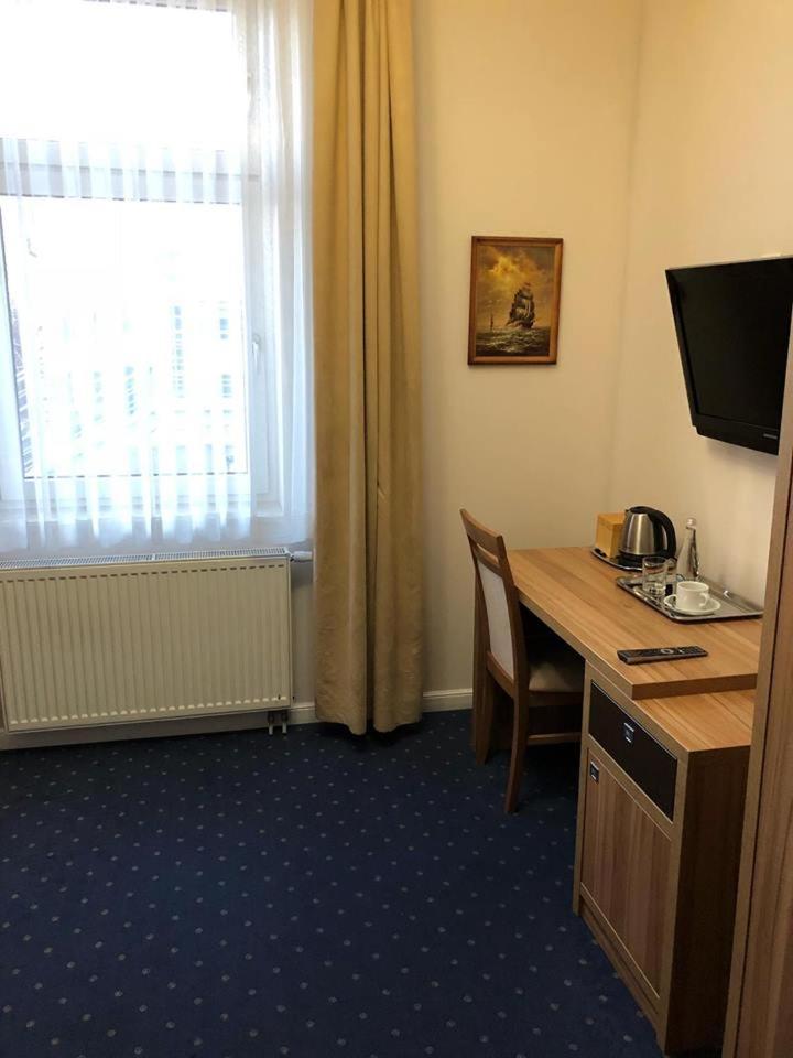 Small Single Room photo 3