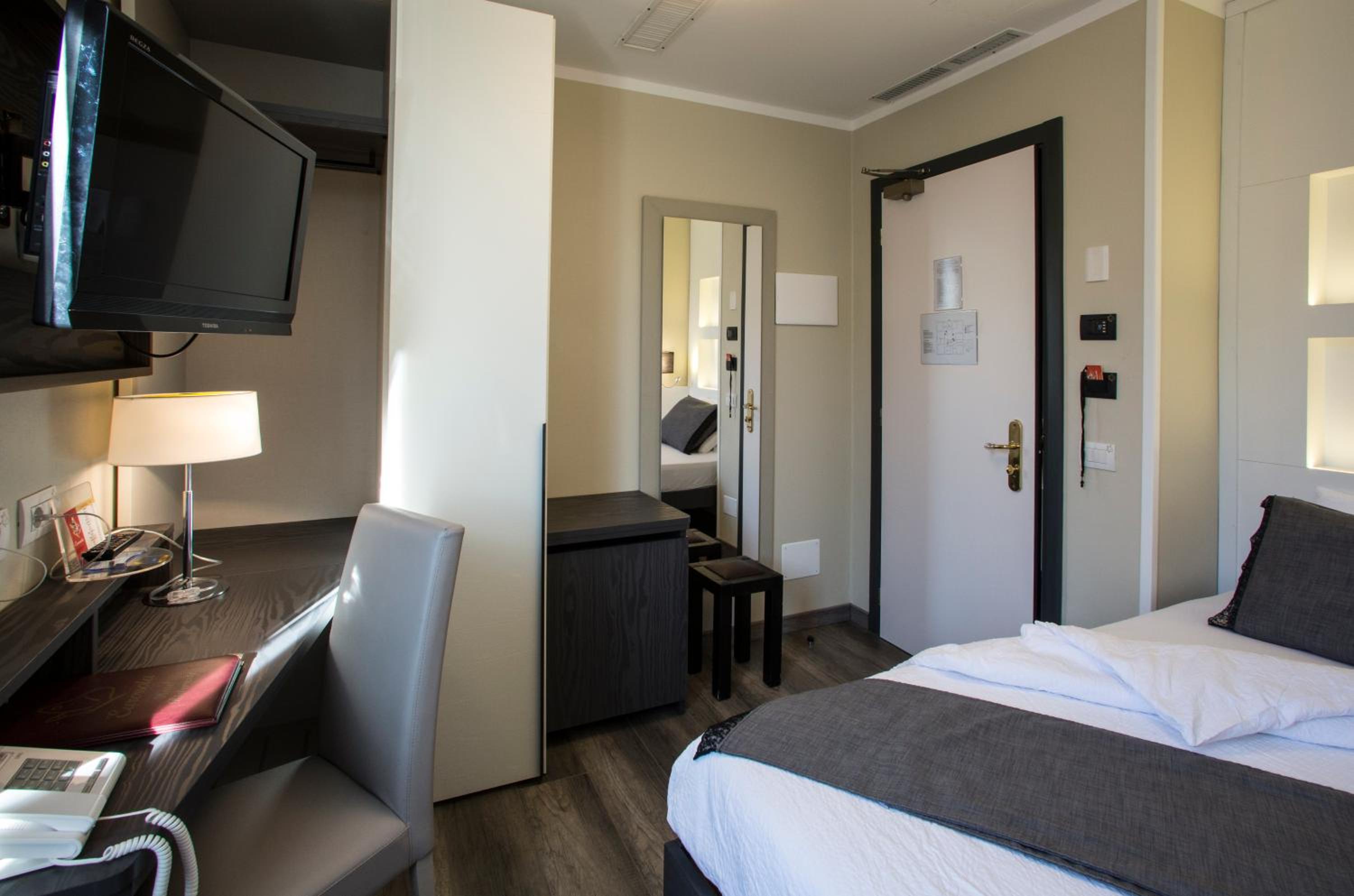 Double or Twin Room - Photo 32
