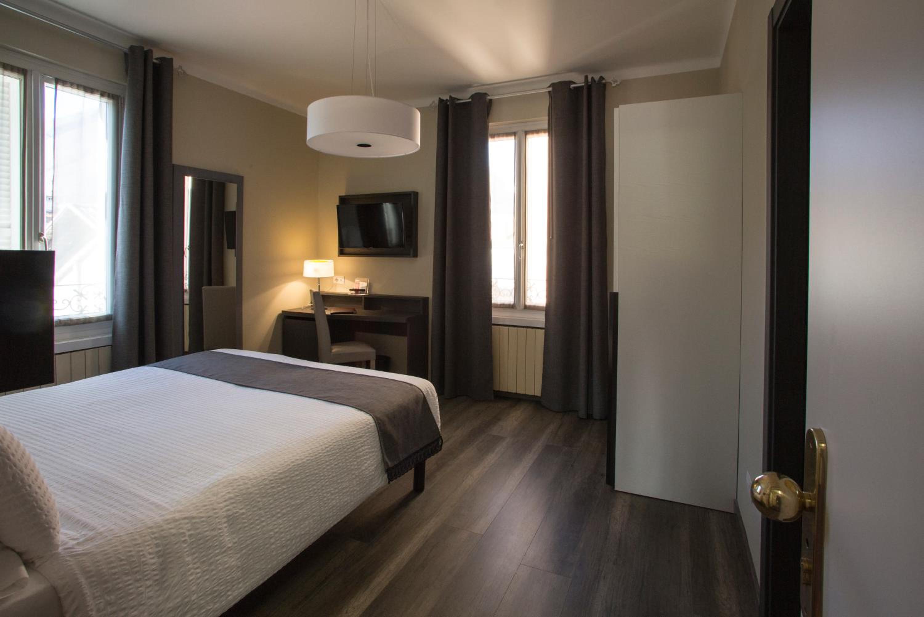 Double or Twin Room - Photo 12