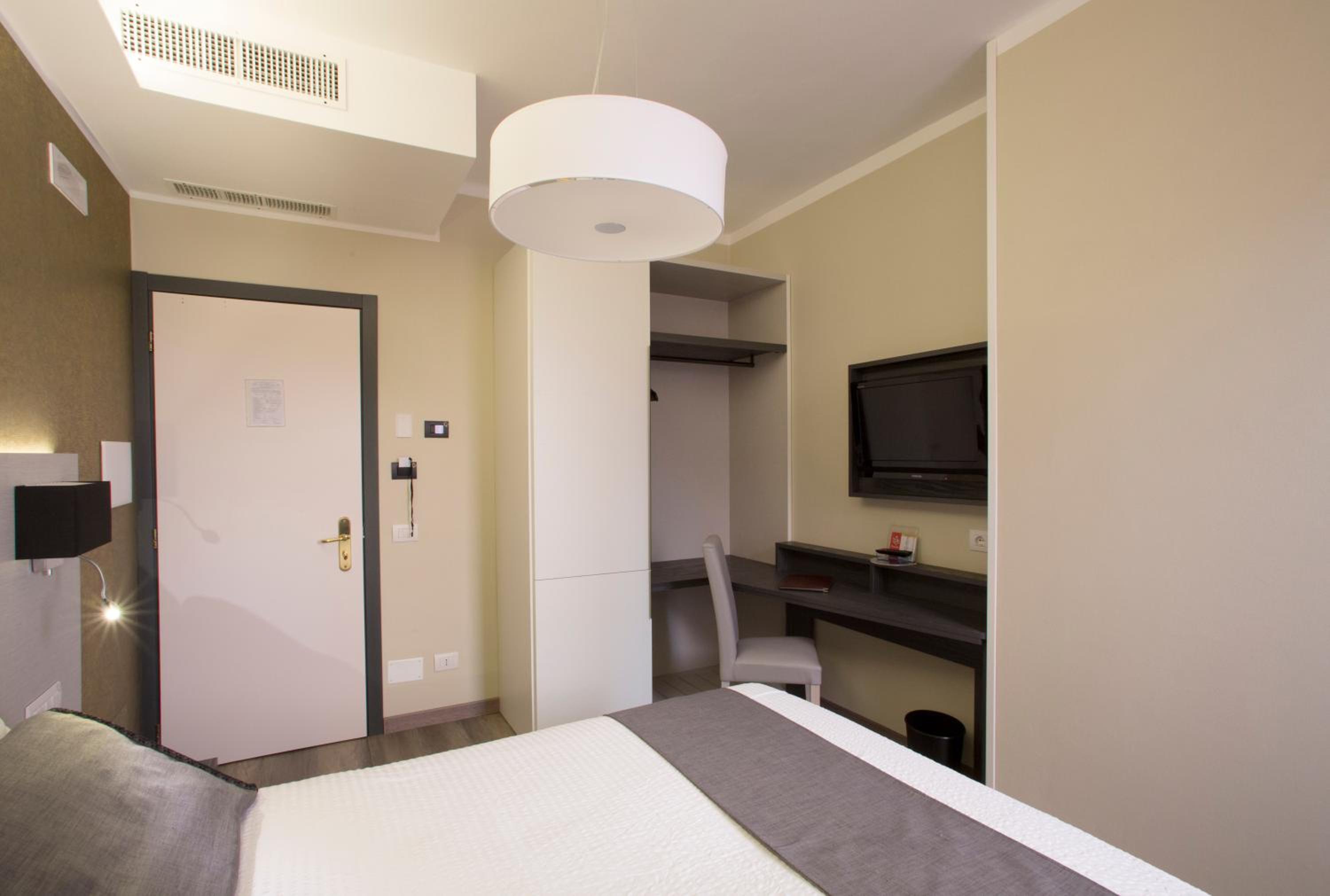 Double or Twin Room - Photo 2
