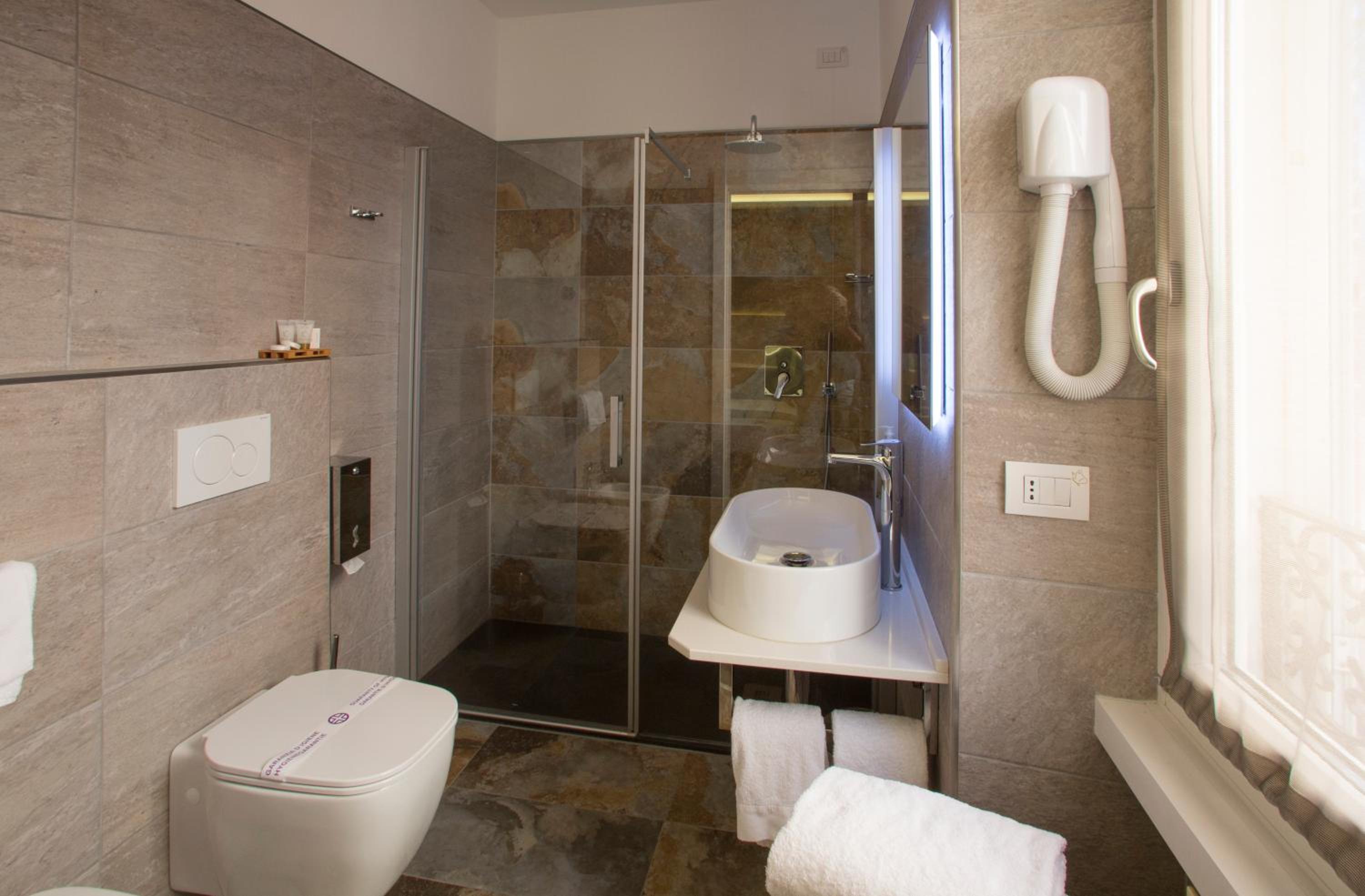 Double or Twin Room - Photo 21