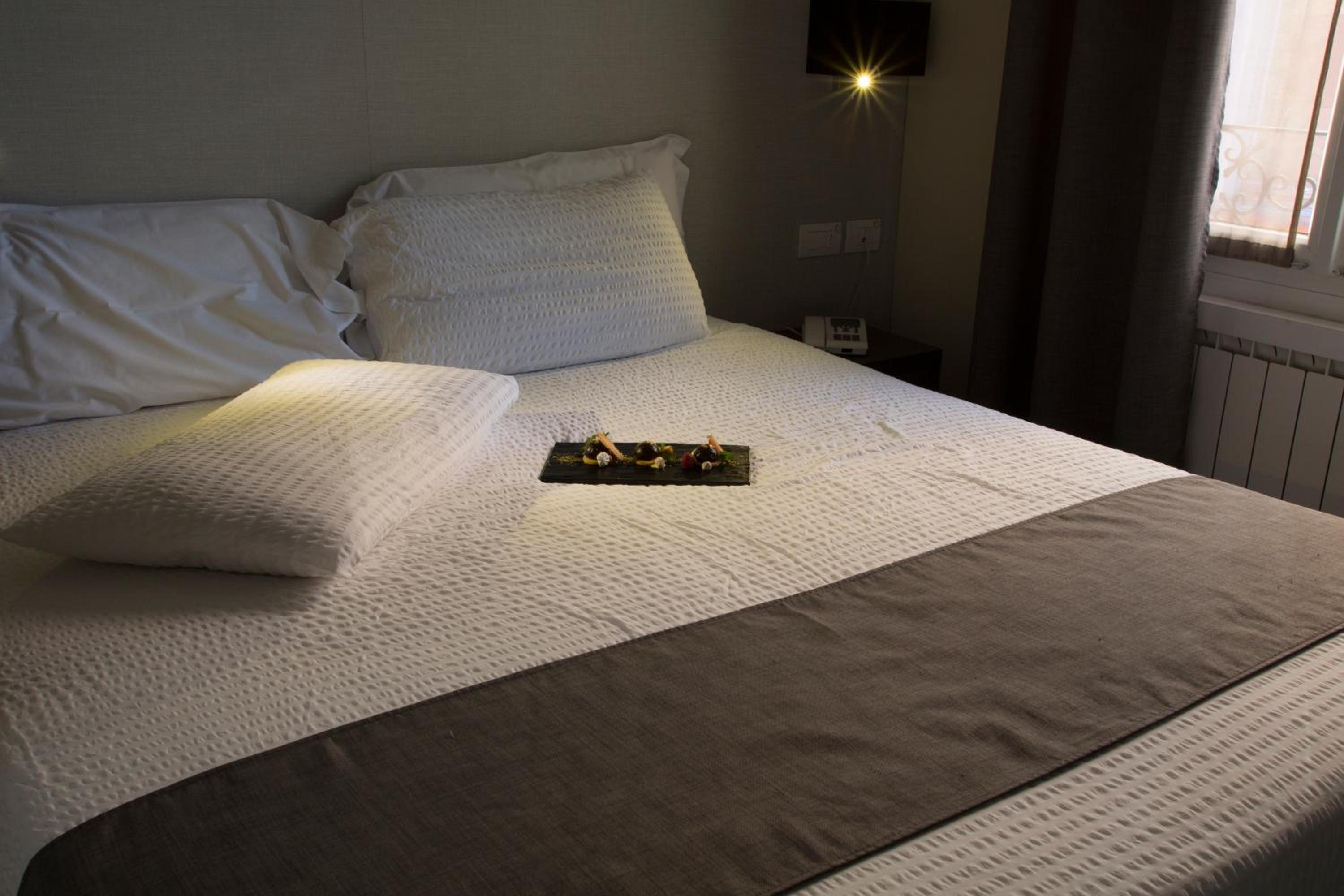 Double or Twin Room - Photo 20