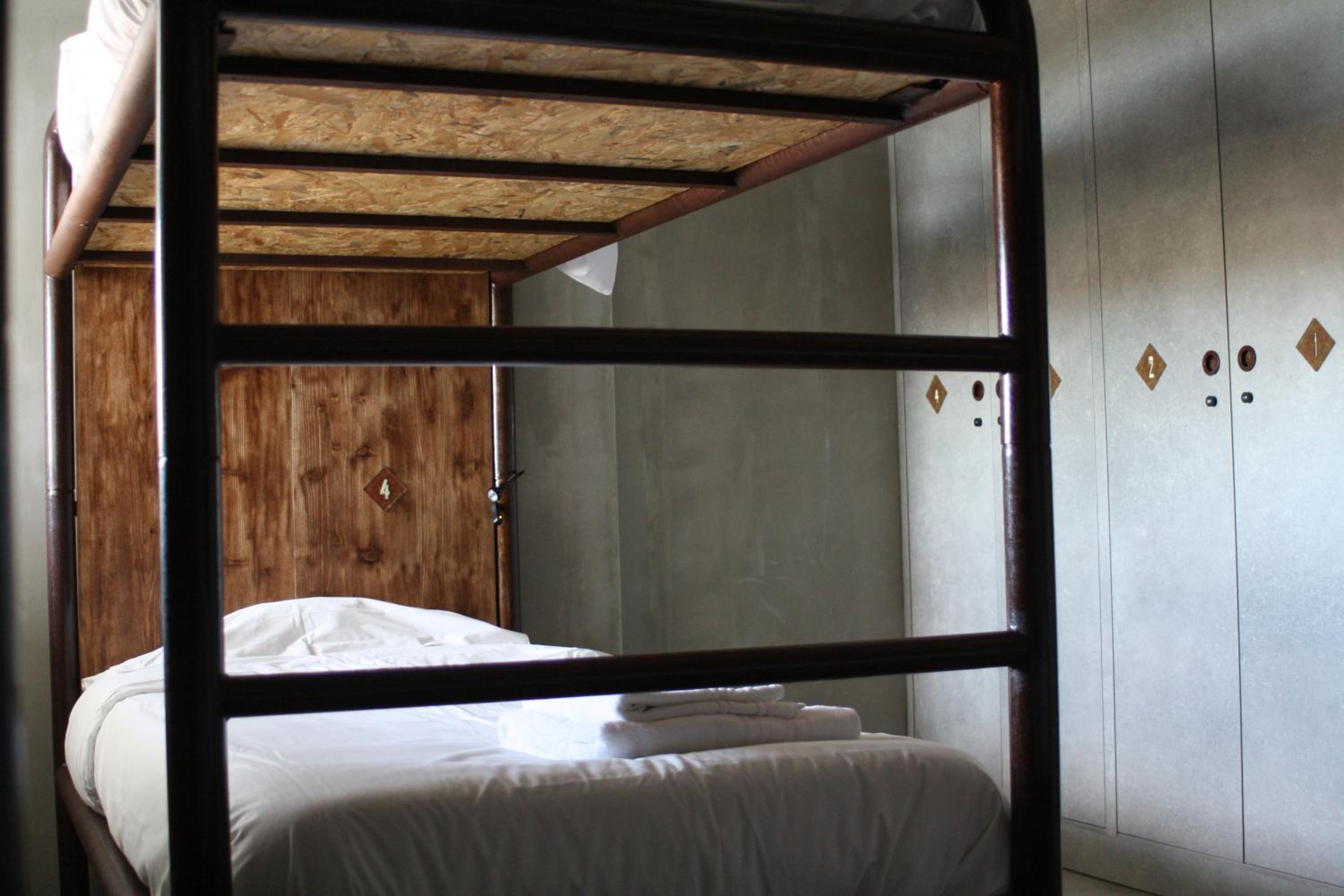 Bed in 4-Bed Mixed Dormitory Room photo 2