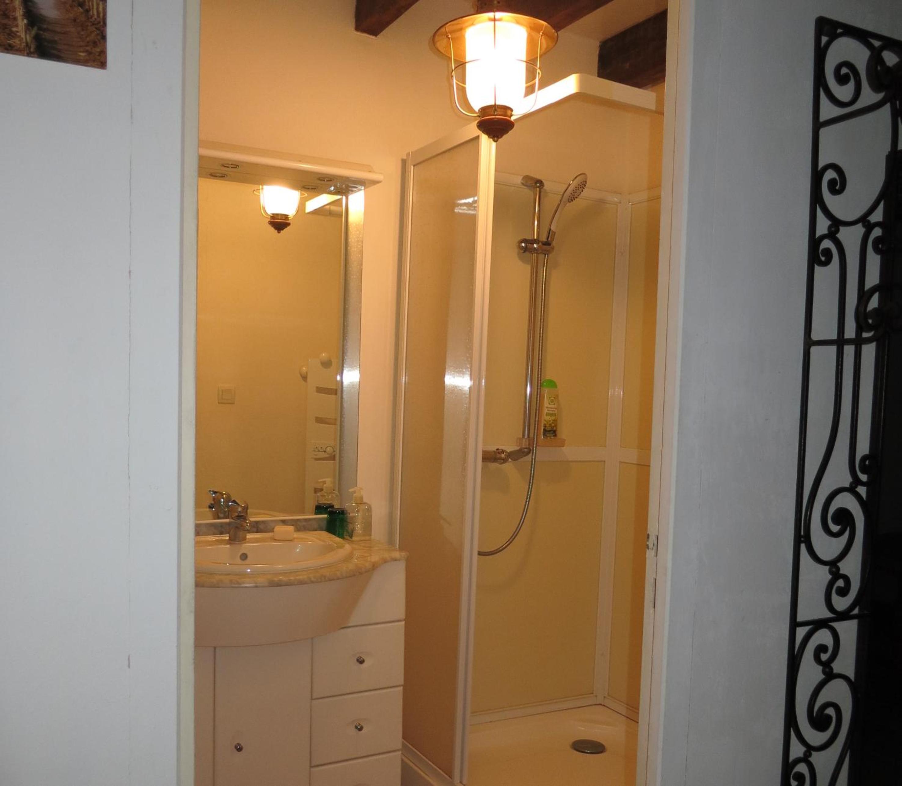 Comfort Triple Room with Shower - Photo 5