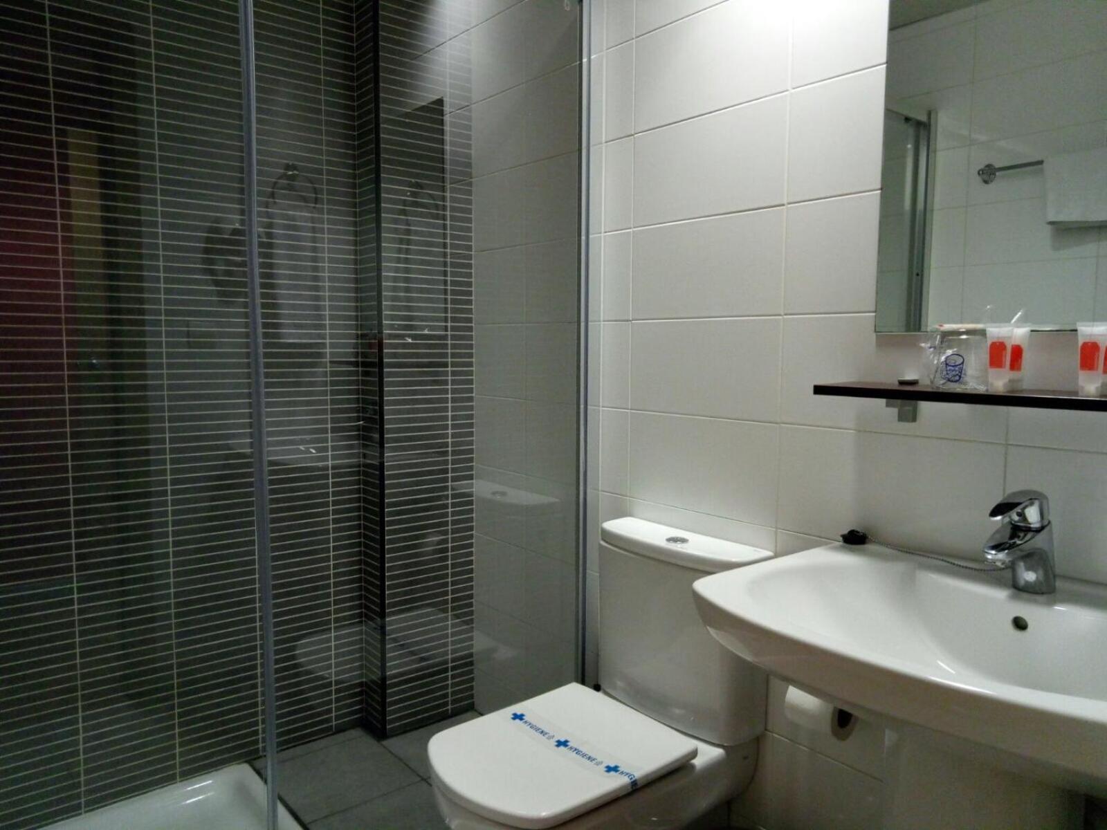 One-Bedroom Apartment - Photo 4