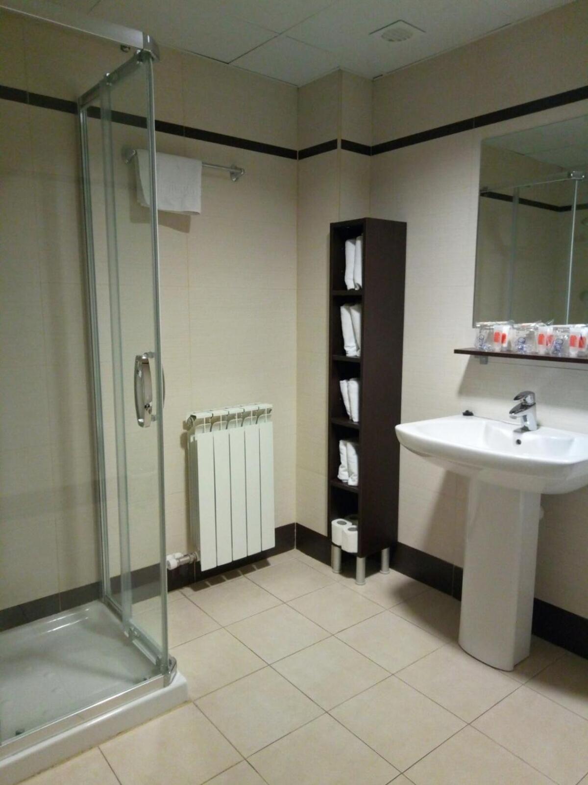 Four-Bedroom Apartment with Terrace - Photo 19