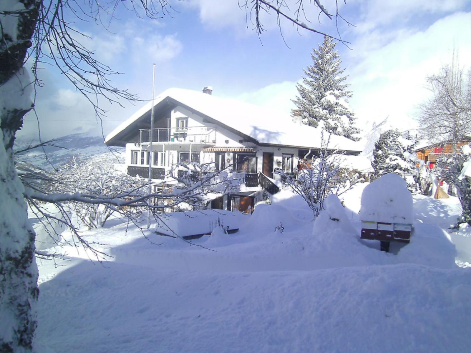 Apartment with Mountain View photo 3