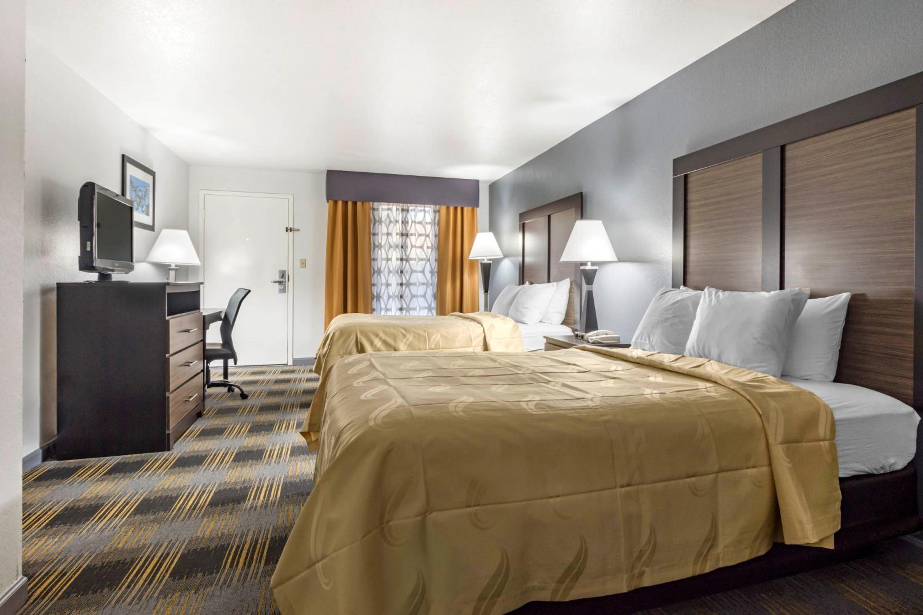 Queen Room with Two Queen Beds - Smoking photo 2