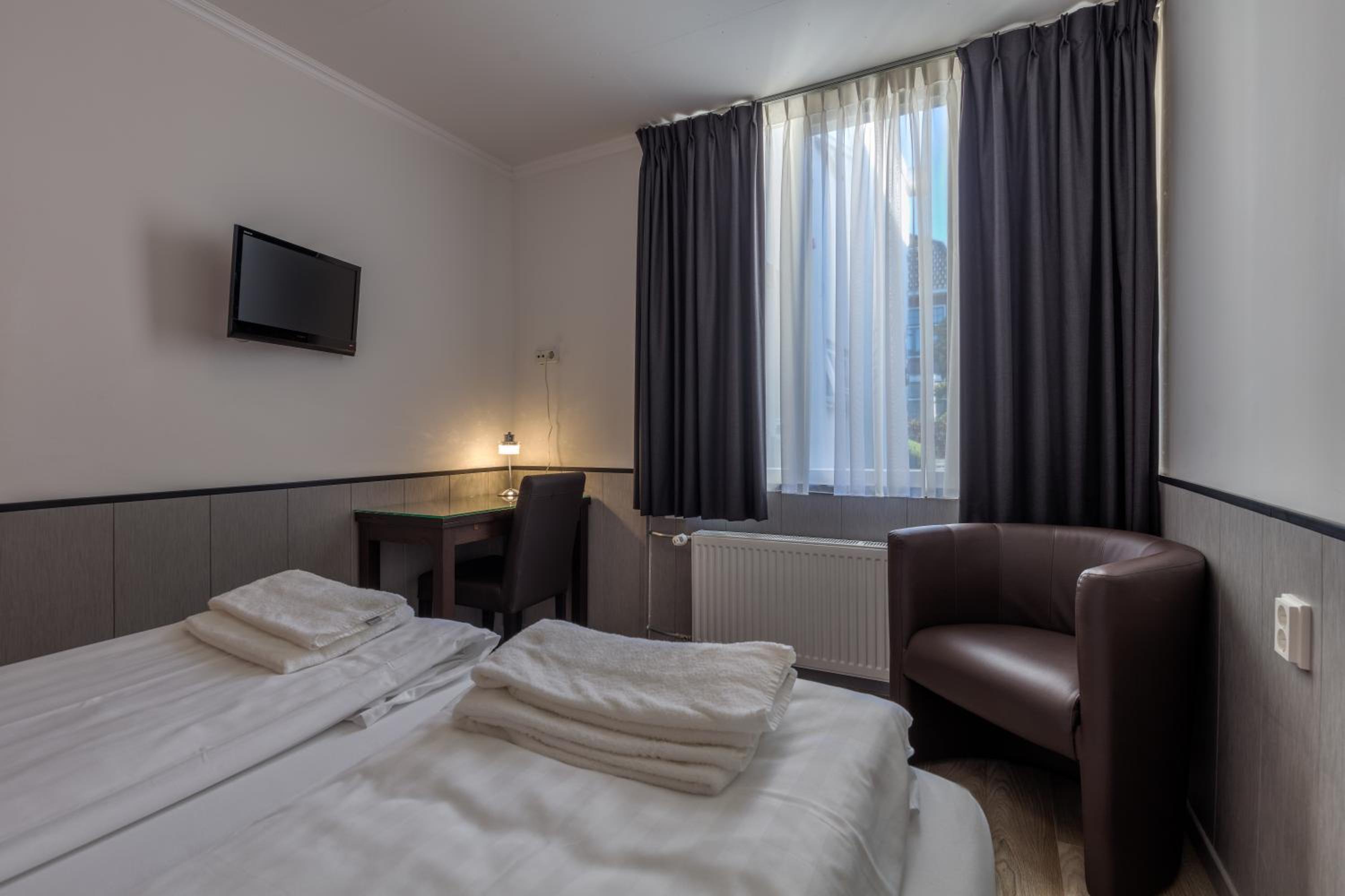 Basic Double Room - Photo 9