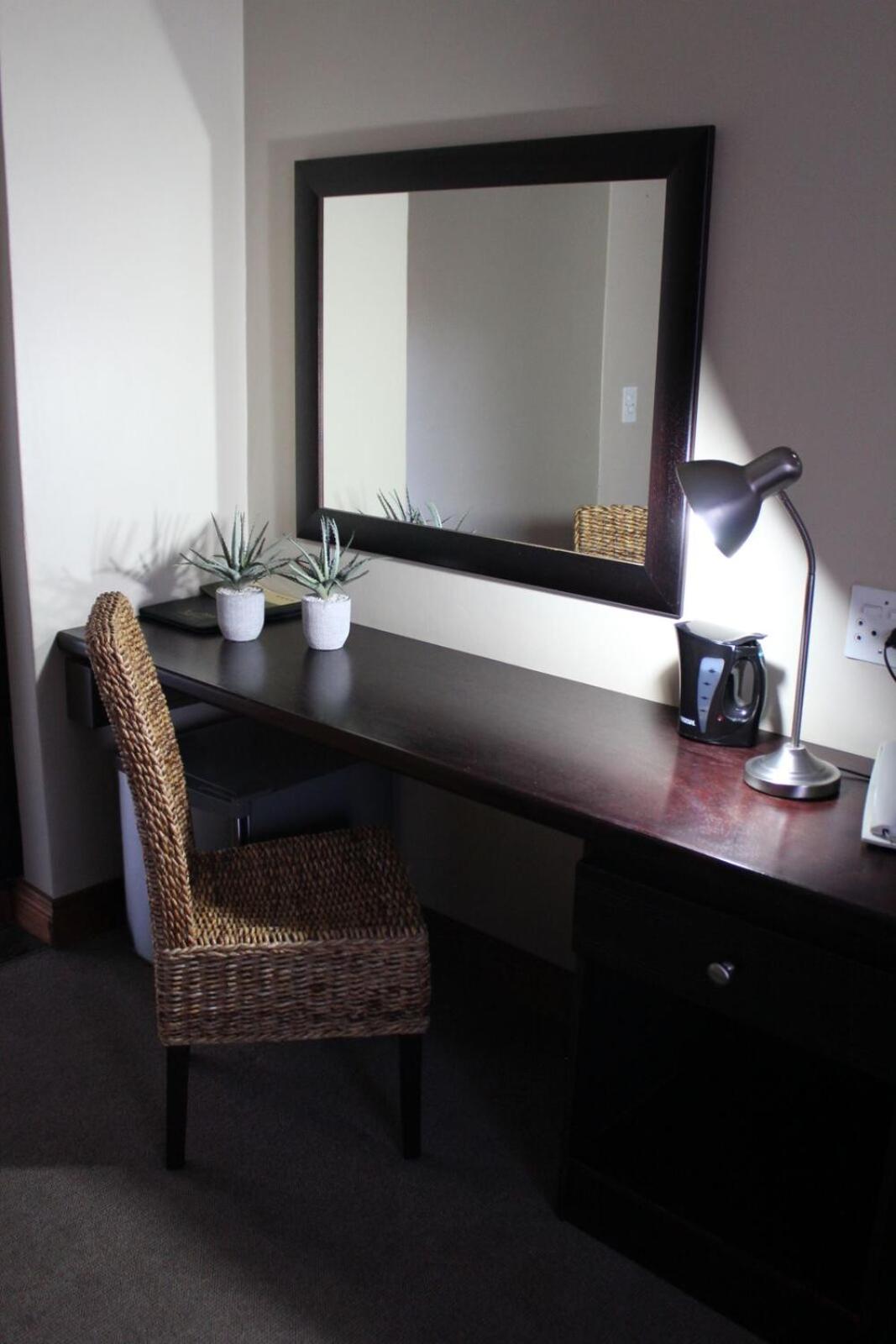 Queen Room - Disability Access - Photo 1