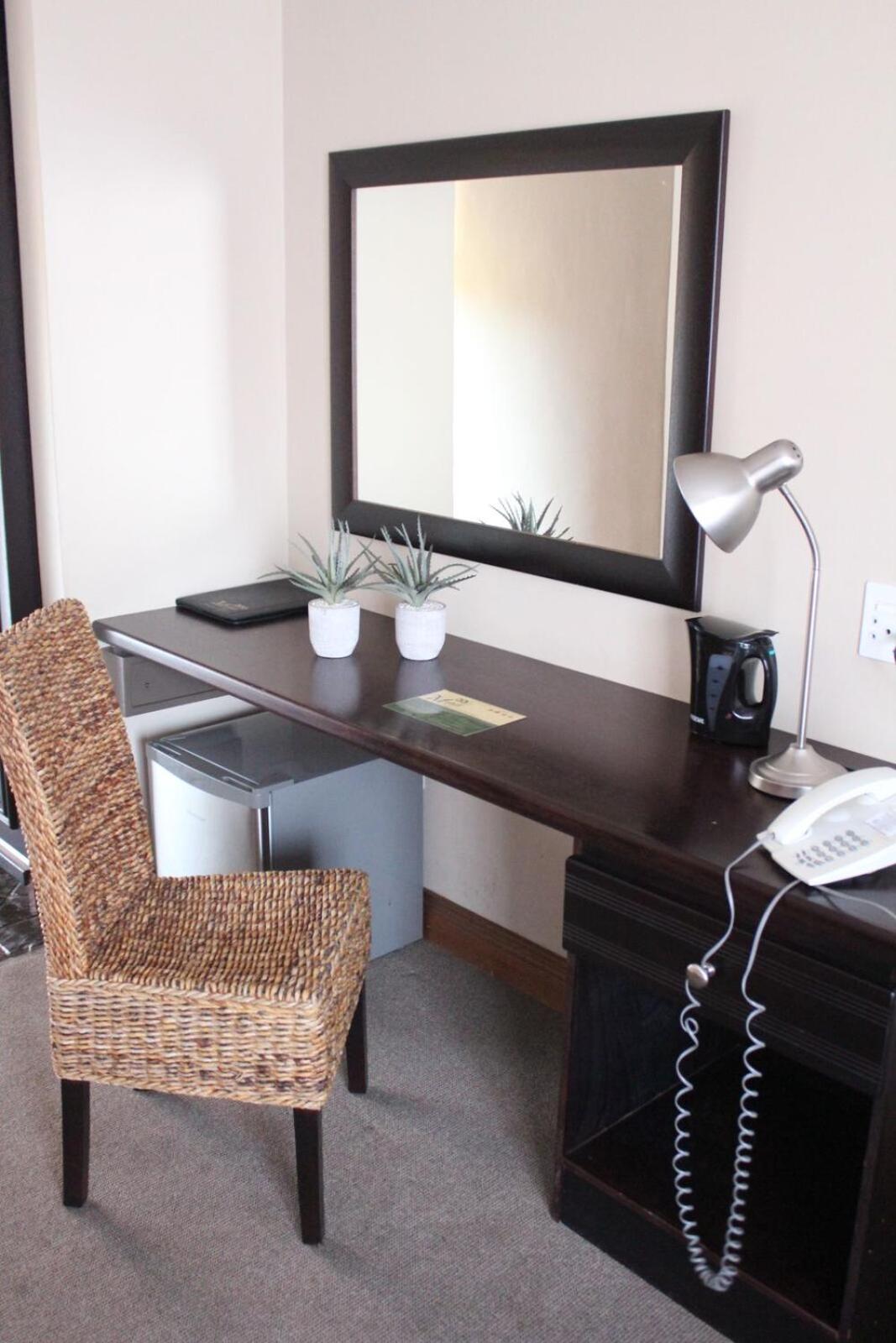 Standard Twin Room - Photo 4