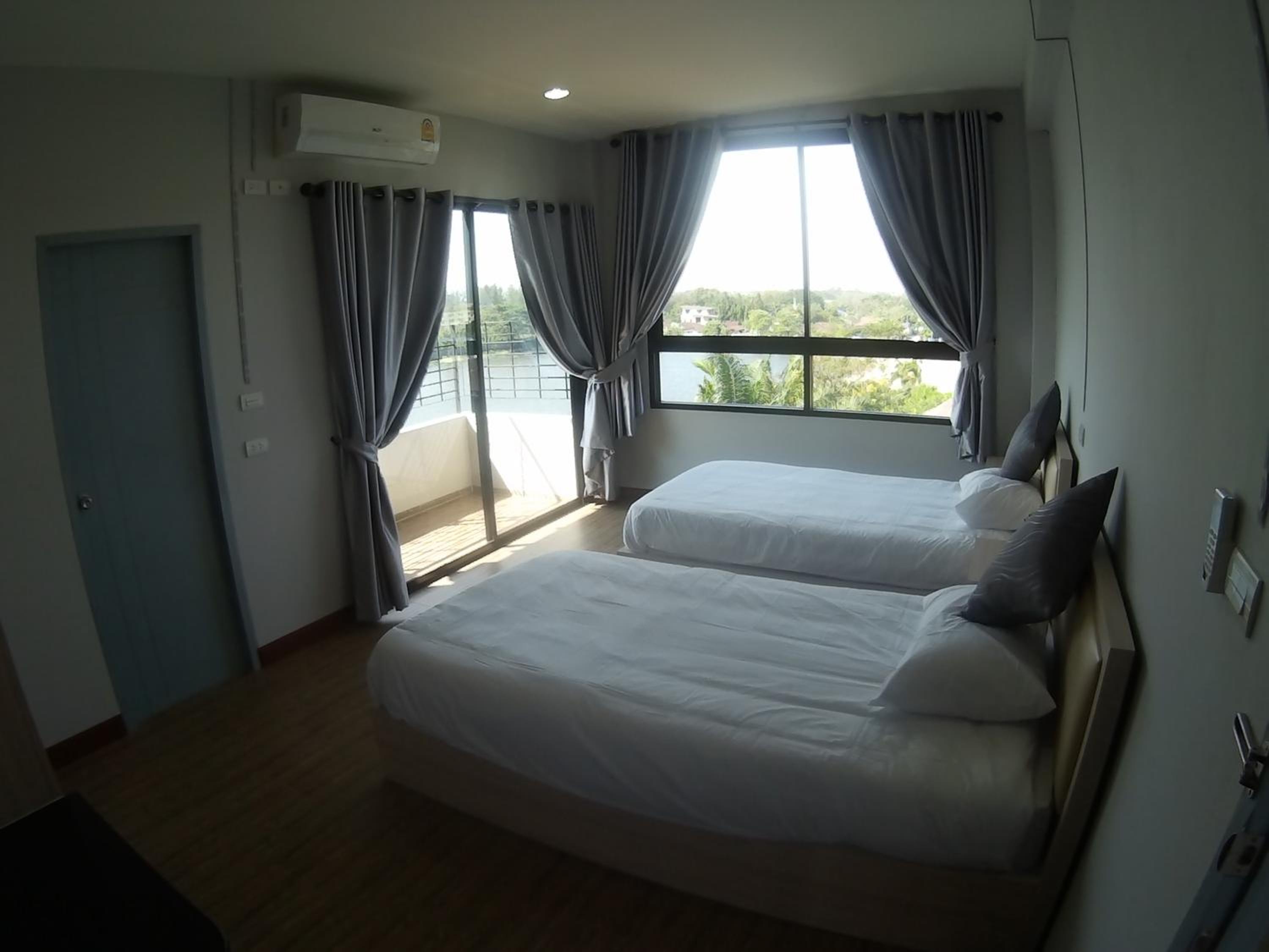 Apartment with Lake View photo 3