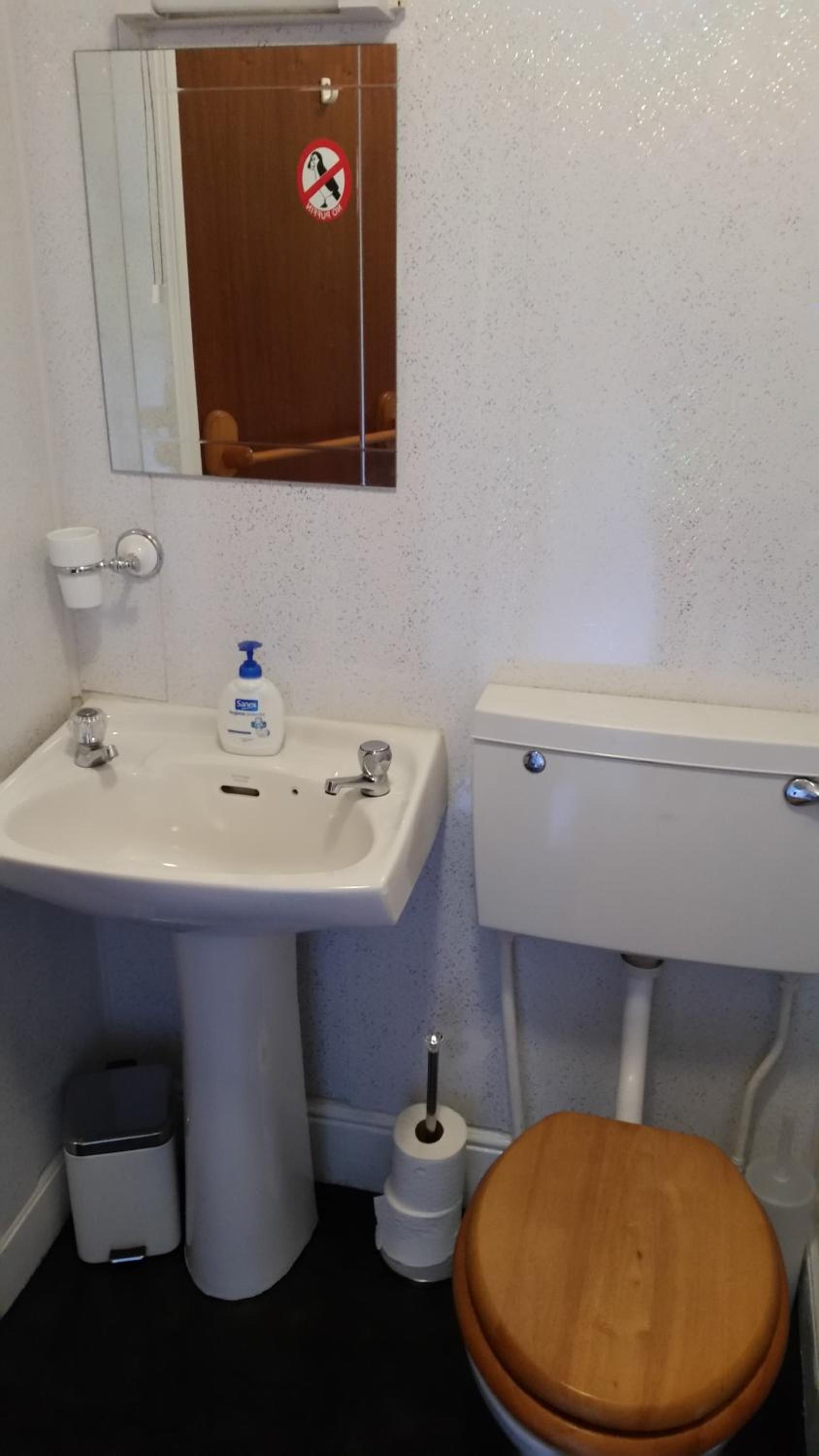 Twin Room With Private Bathroom photo 3