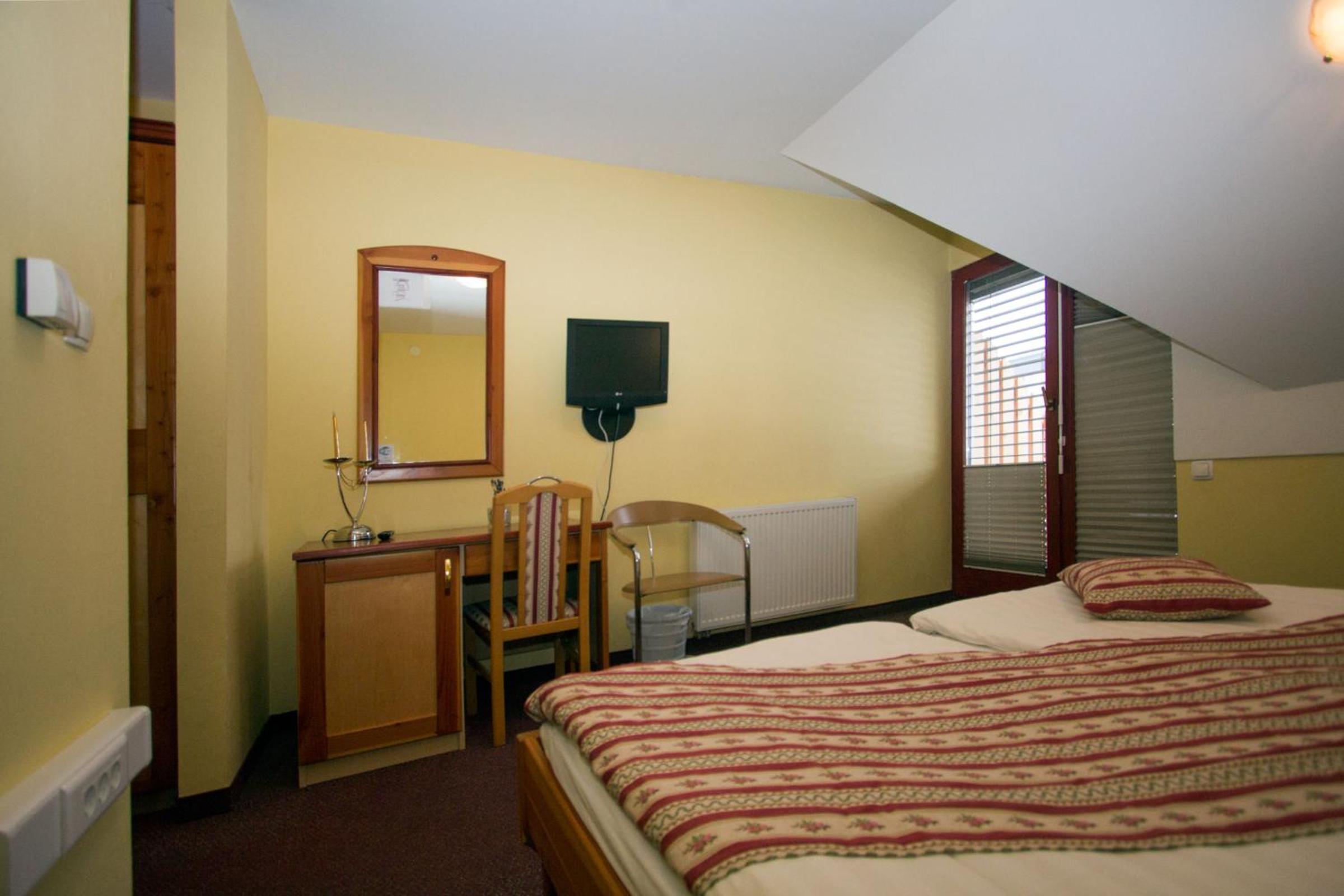 Double Room with Balcony - Photo 15