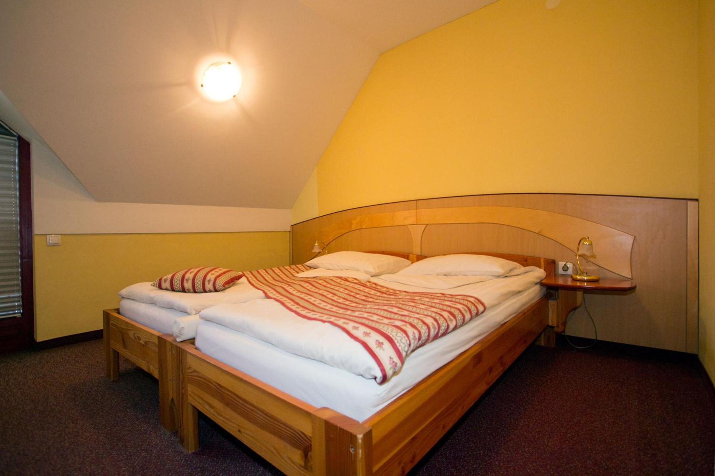 Double Room with Balcony - Photo 9