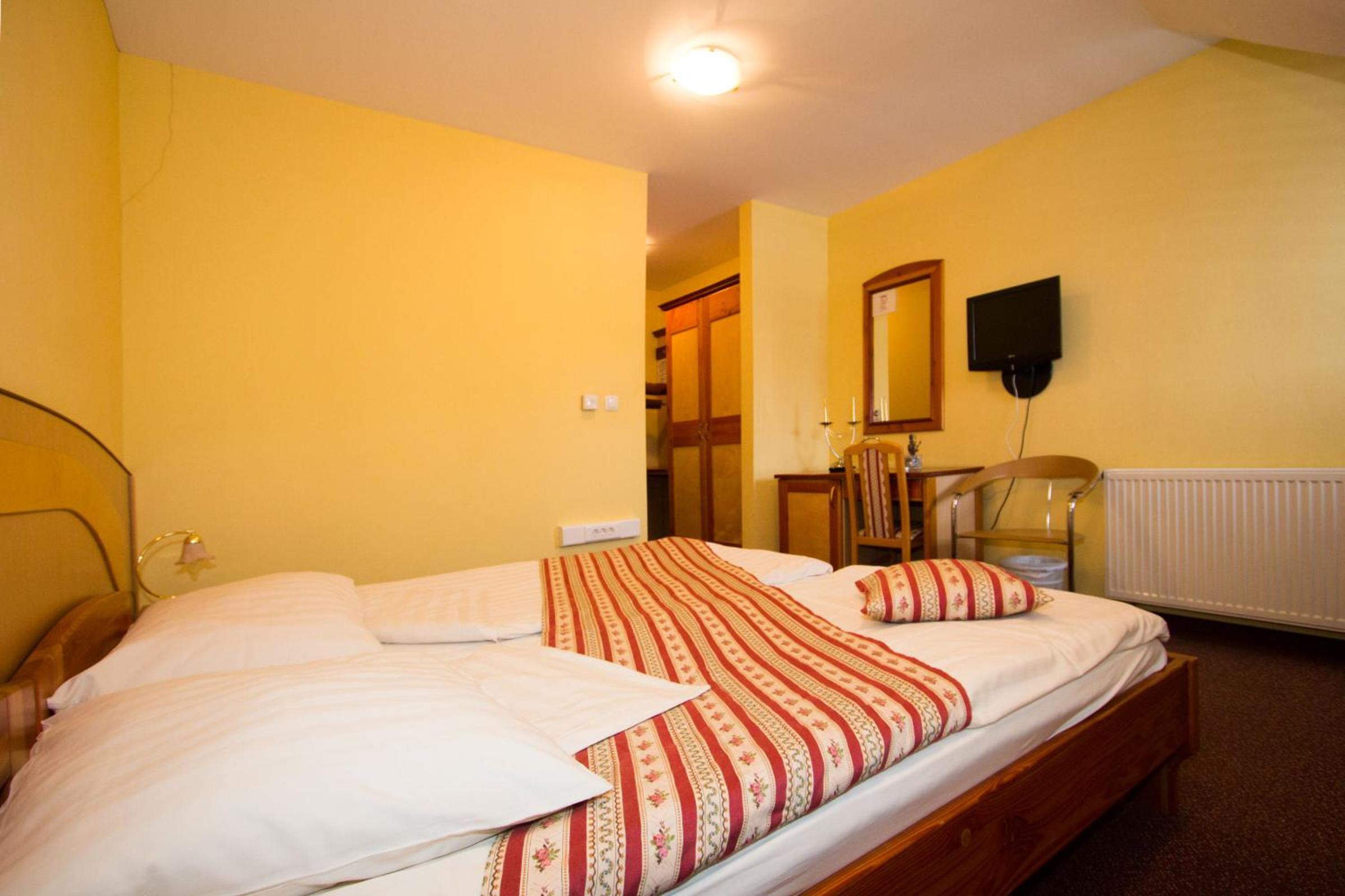 Double Room with Balcony - Photo 7