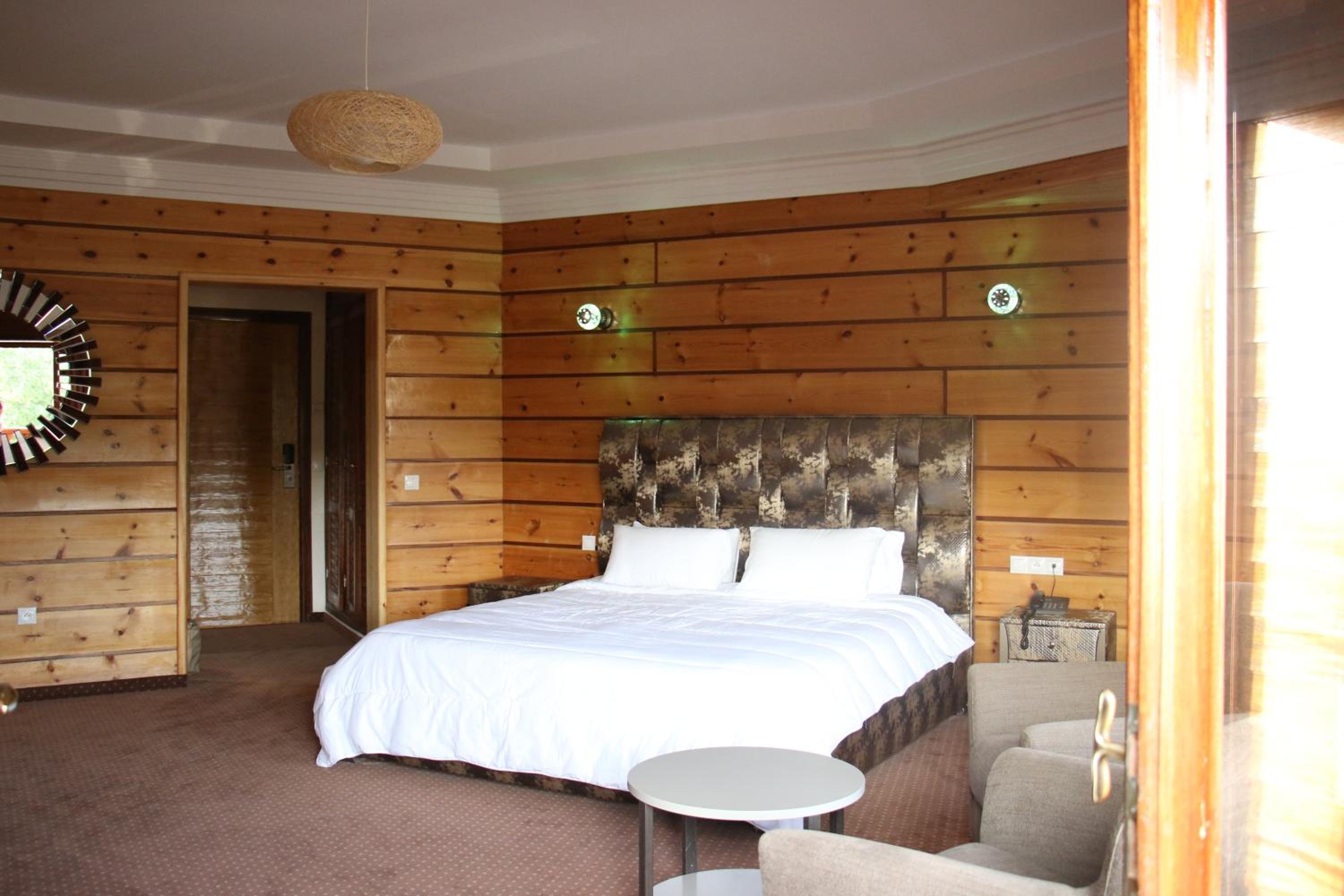 Standard Suite - Photo 2