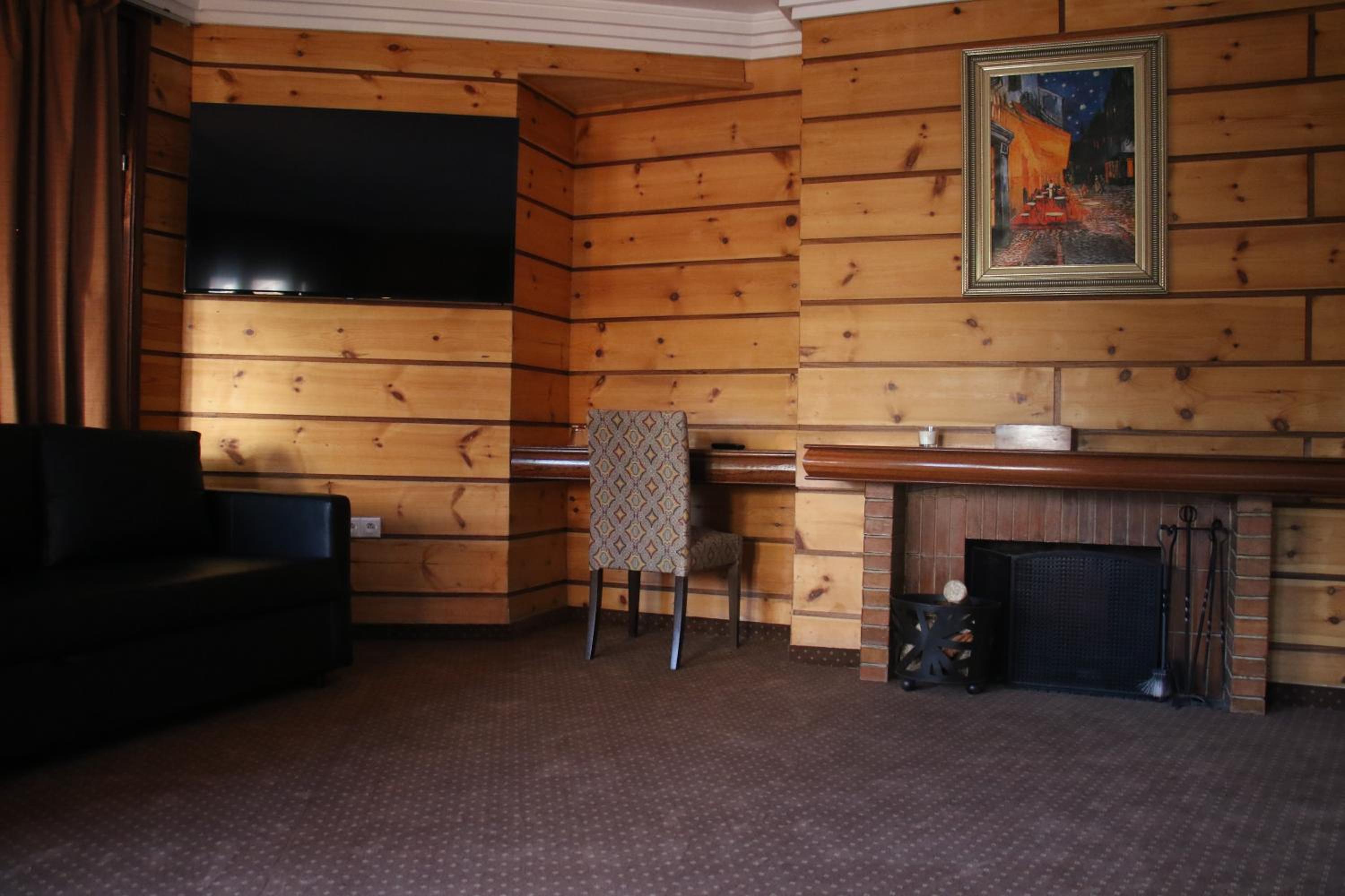 Standard Suite - Photo 3