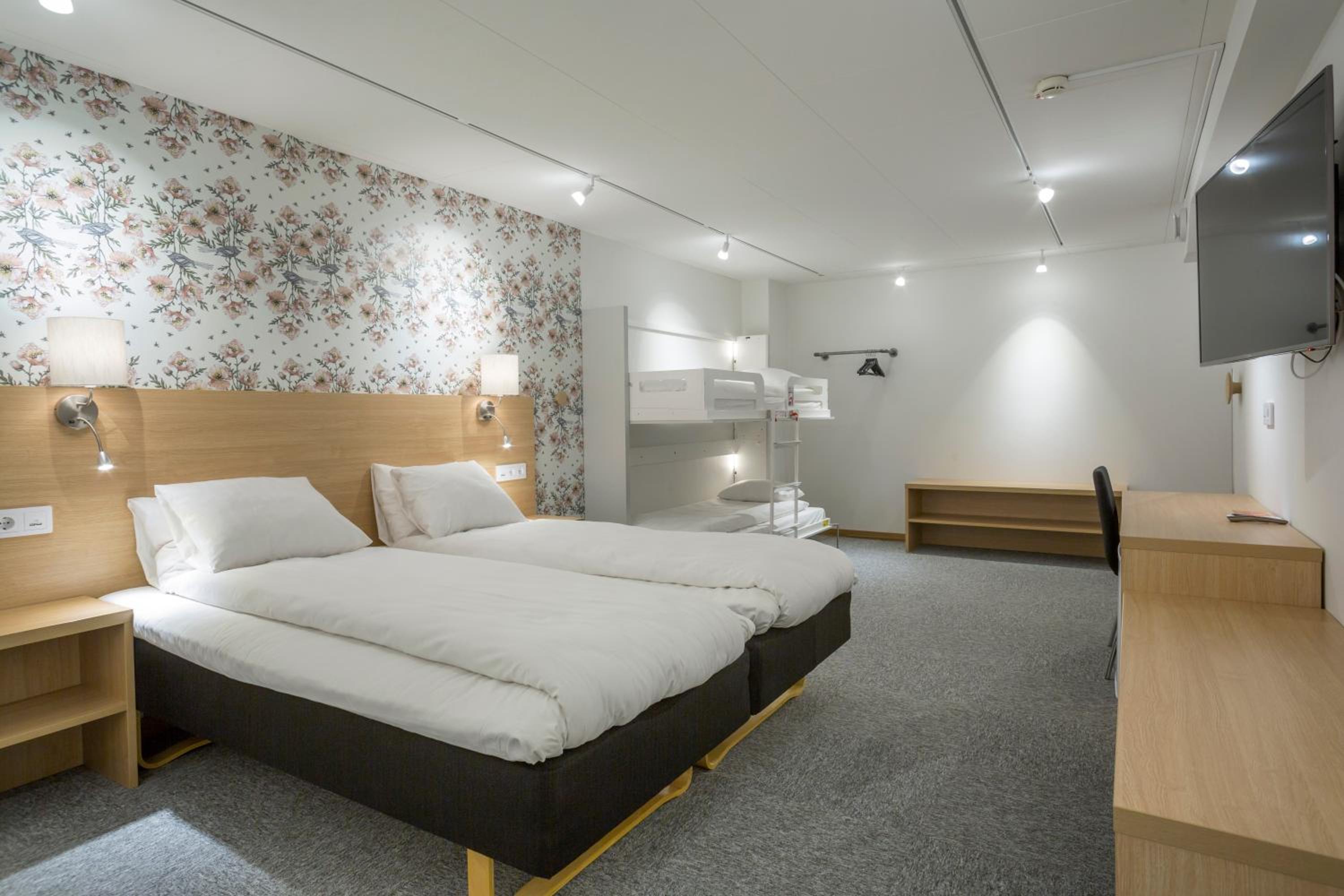 Quadruple Room -  No Window photo 1