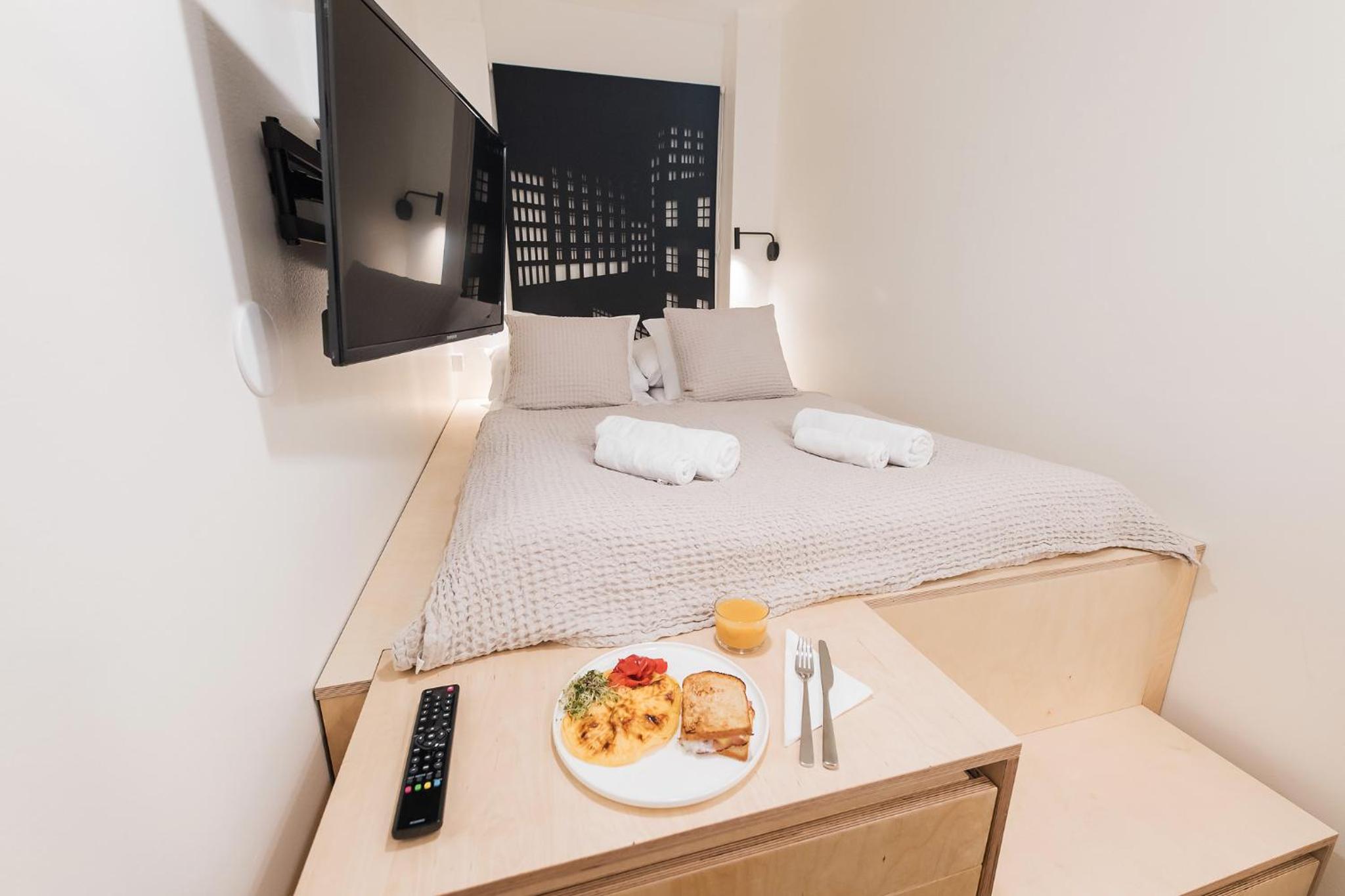 Small Double Room with Shared Bathroom photo 2