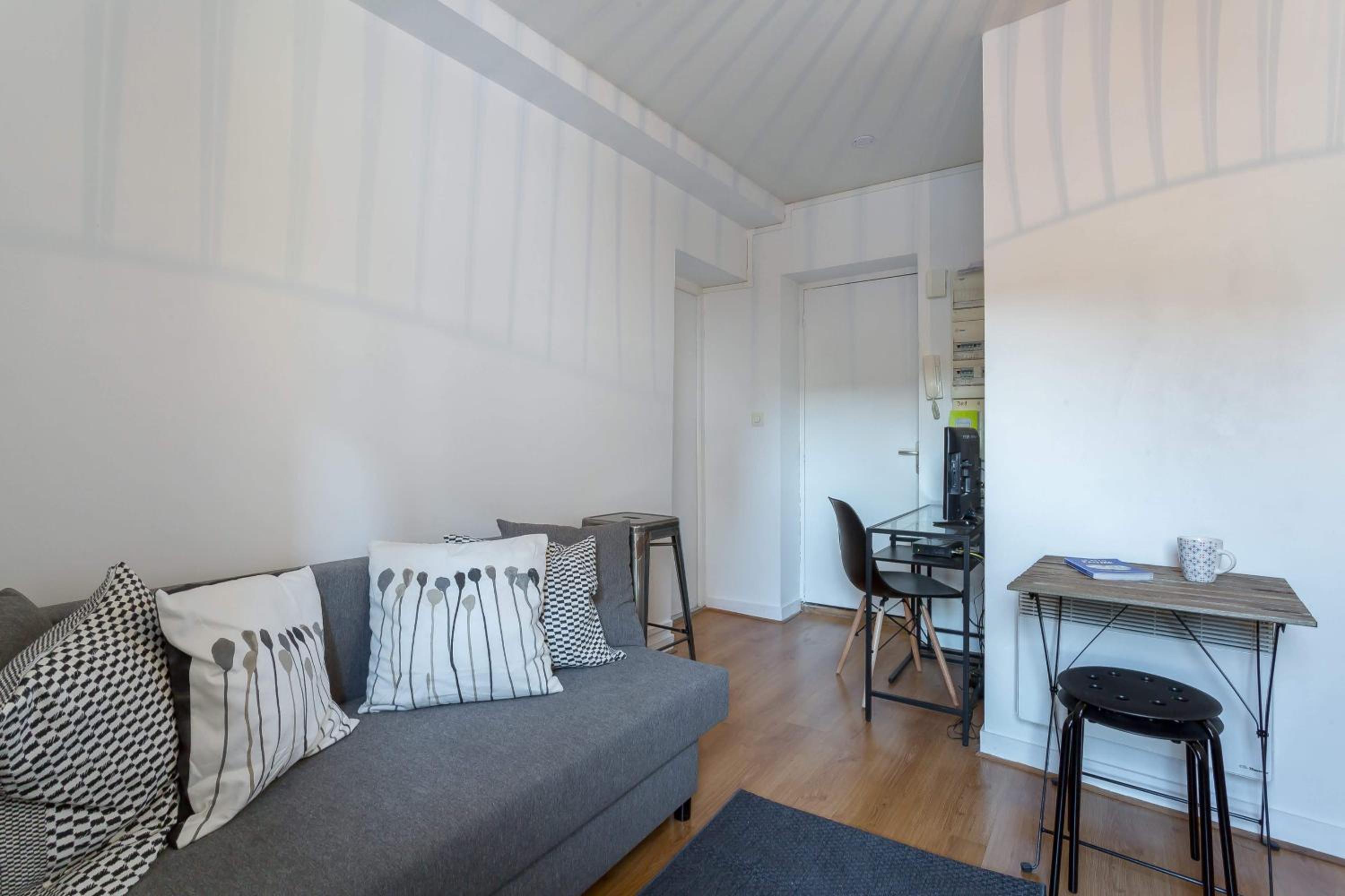One-Bedroom Apartment - Photo 6
