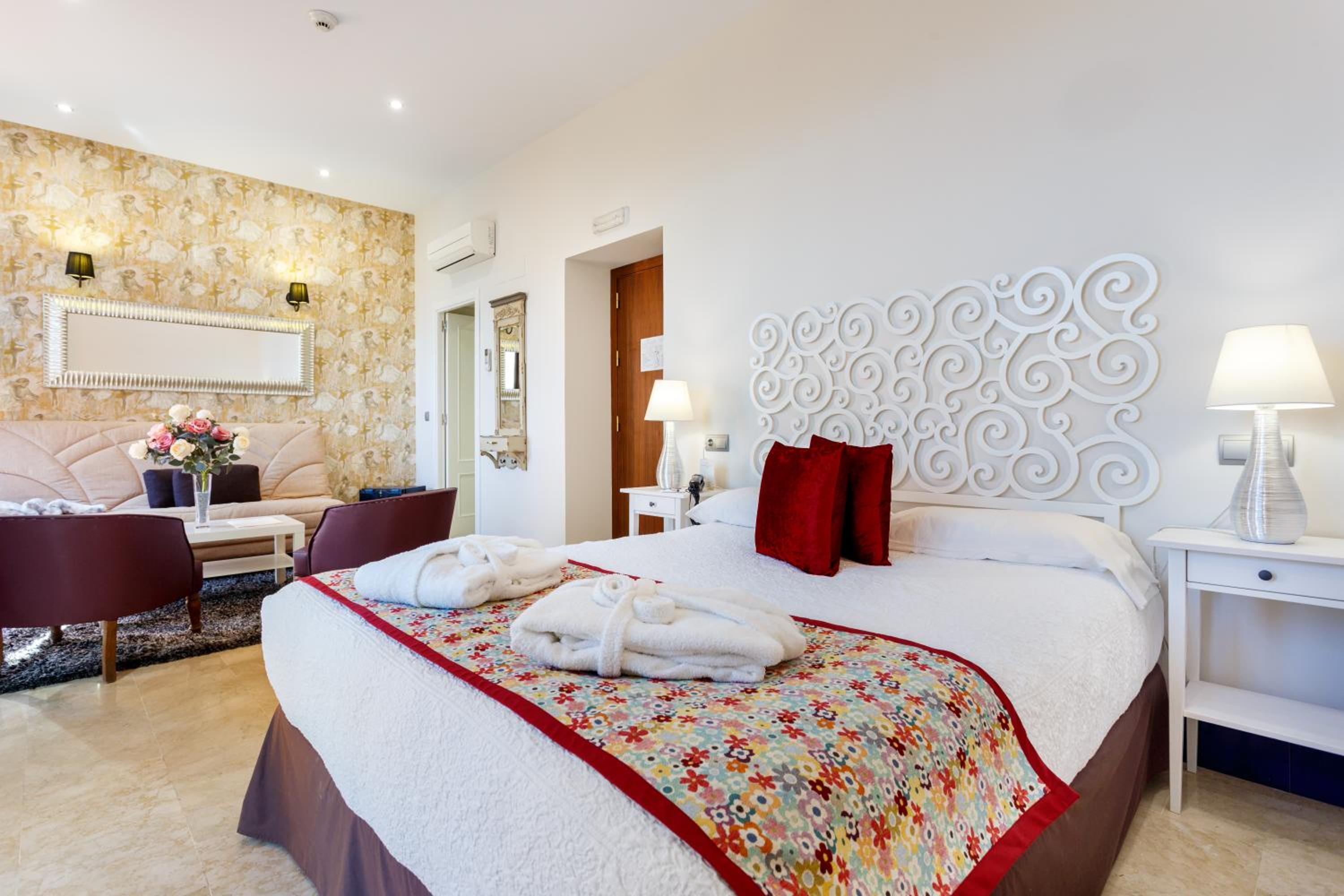Double or Twin Room - Photo 8