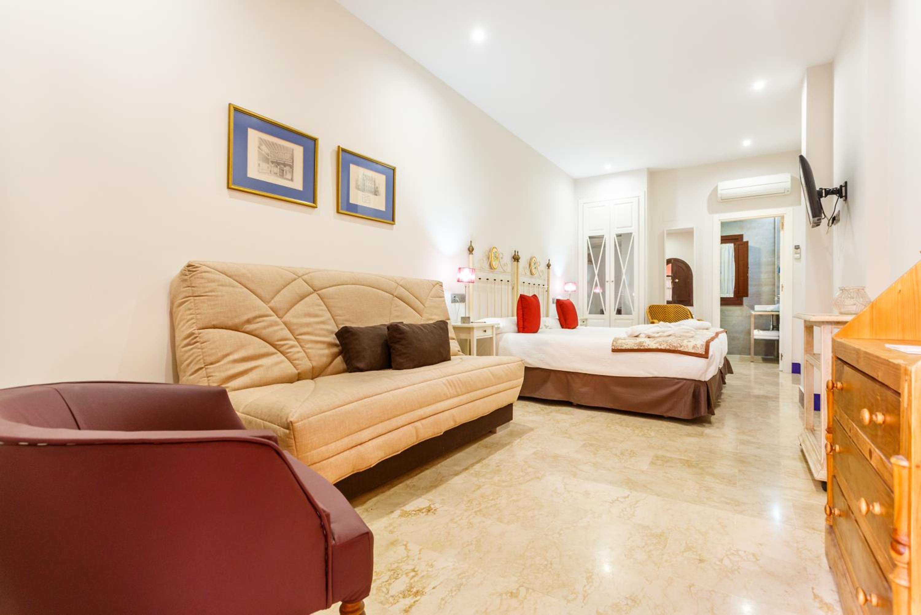 Double or Twin Room - Photo 9
