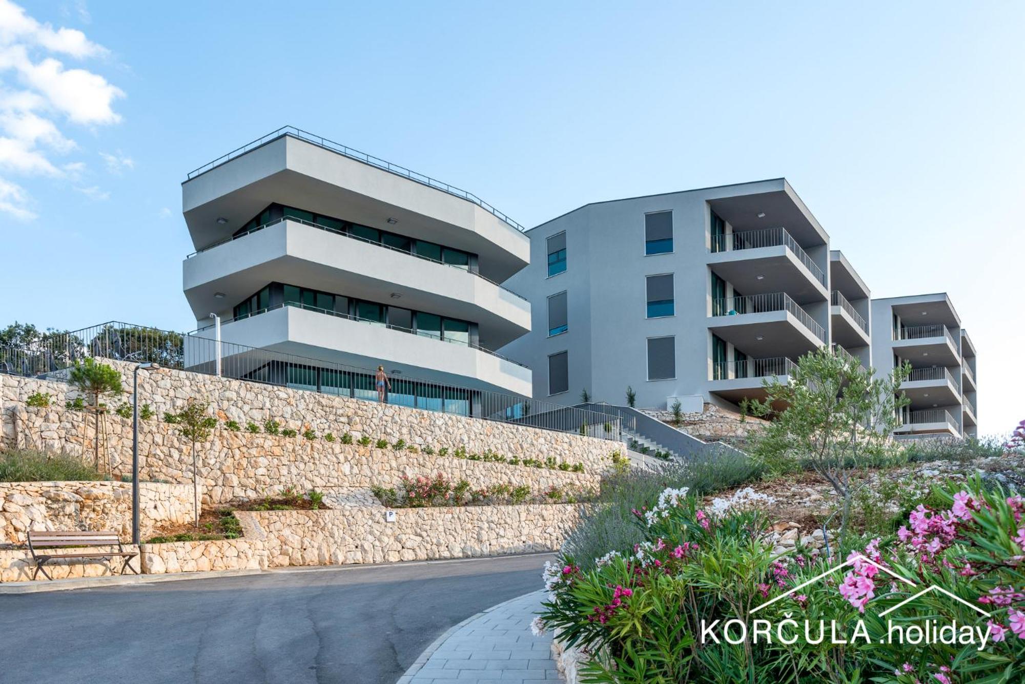 Two-Bedroom-Luxury-Apartment with Balcony and Sea View - Top Floor