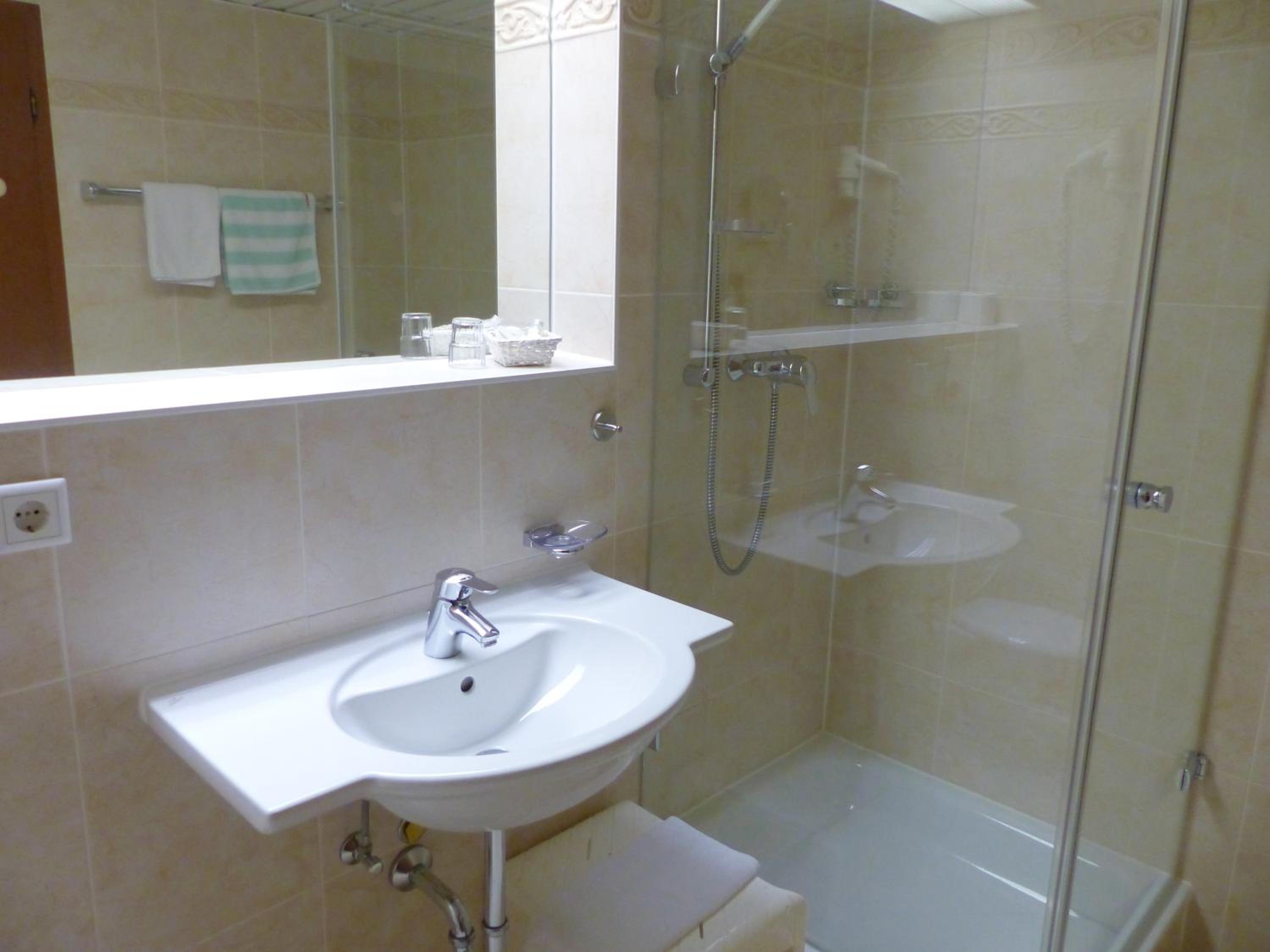 Classic Double Room - Photo 6