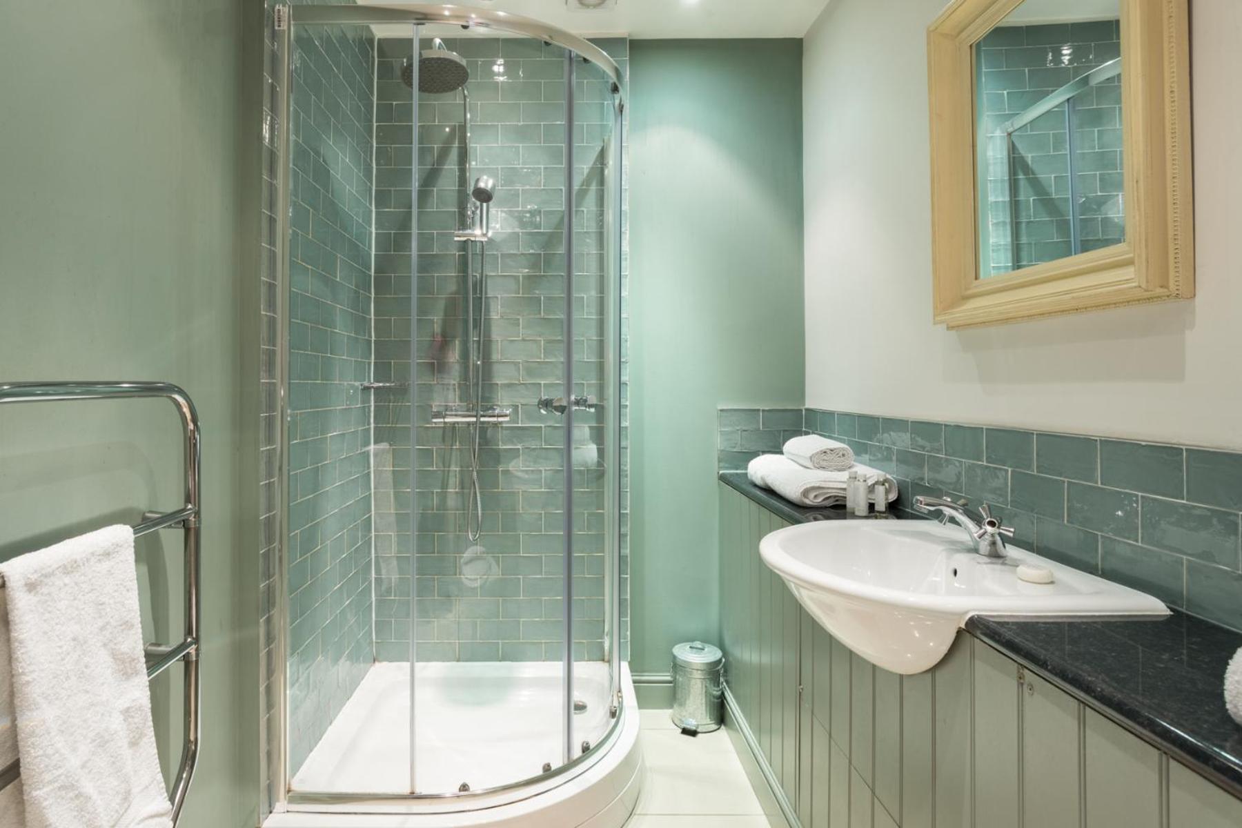 Double Room - Photo 6