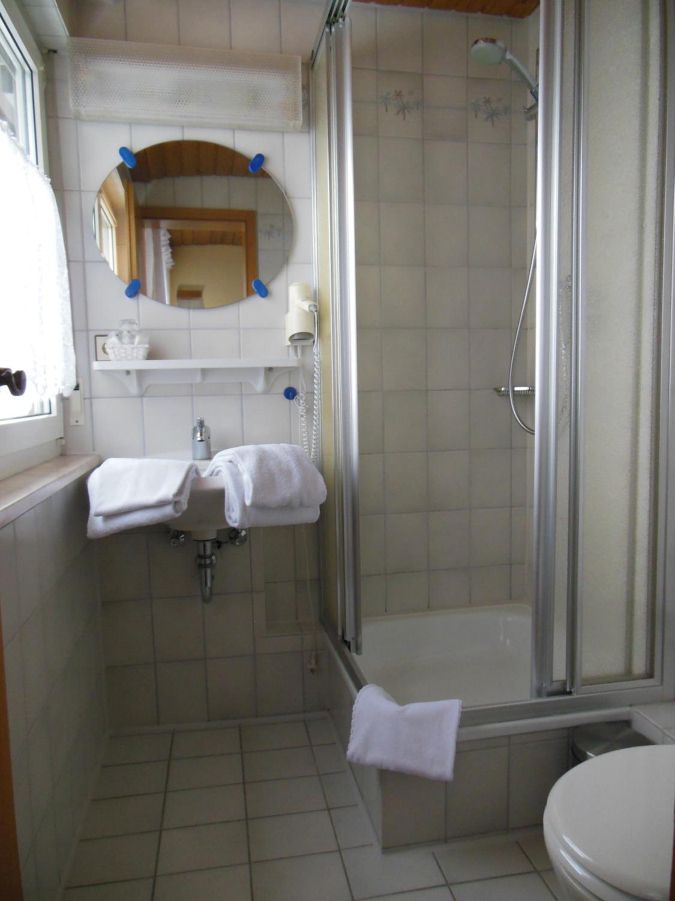 Small Twin Room Street Side photo 3