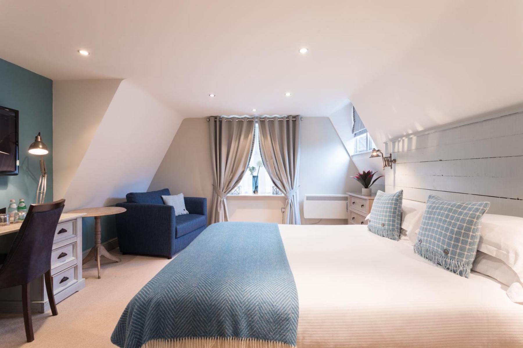 Double Room - Photo 7