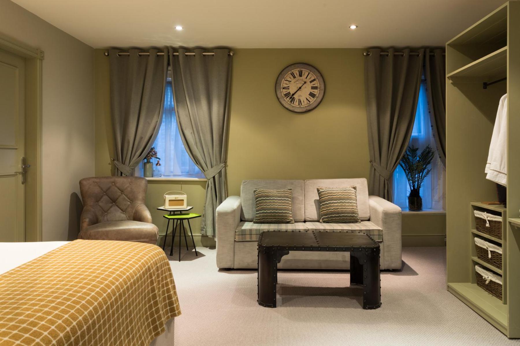 Family Room - Photo 4