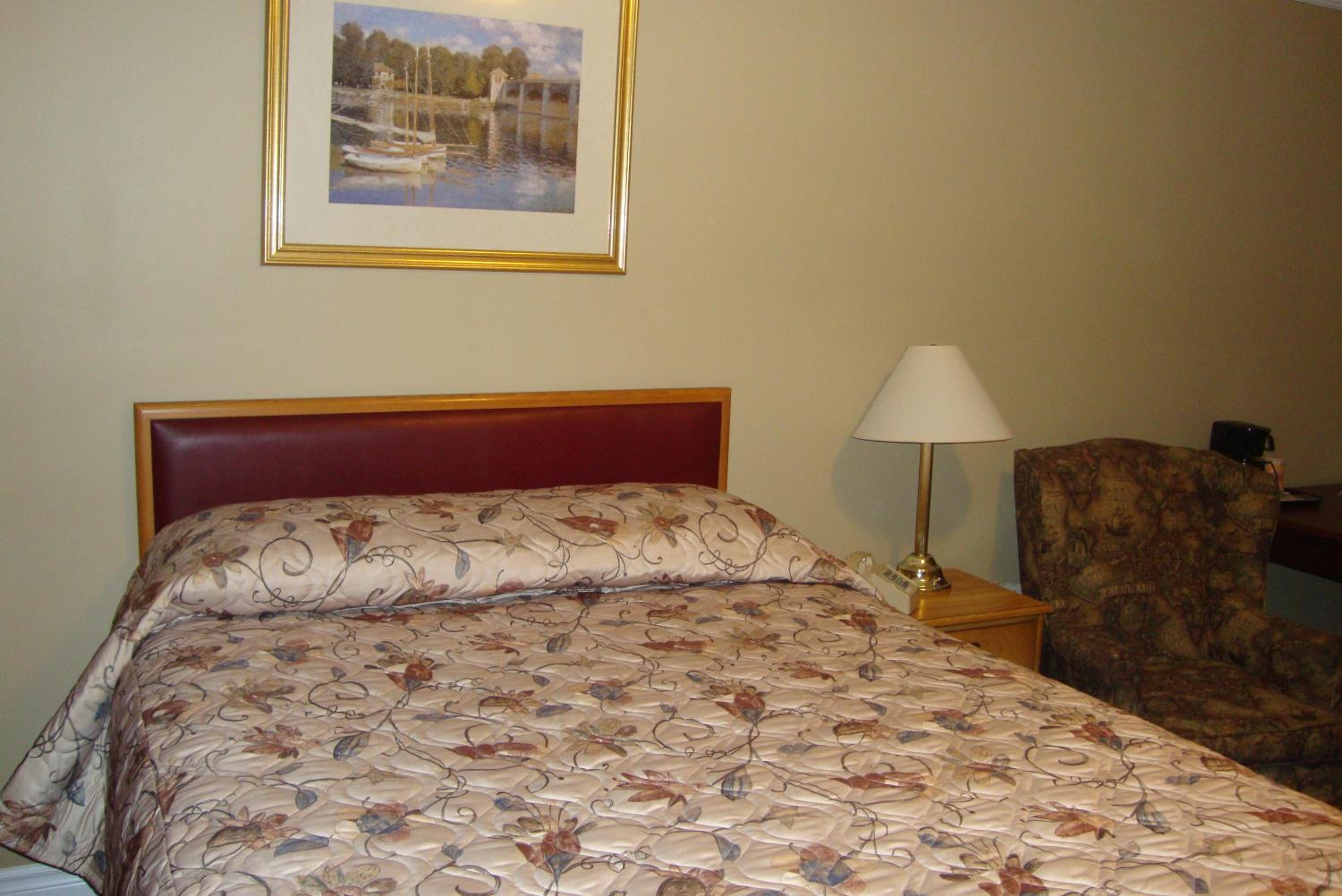 Queen Room photo 3