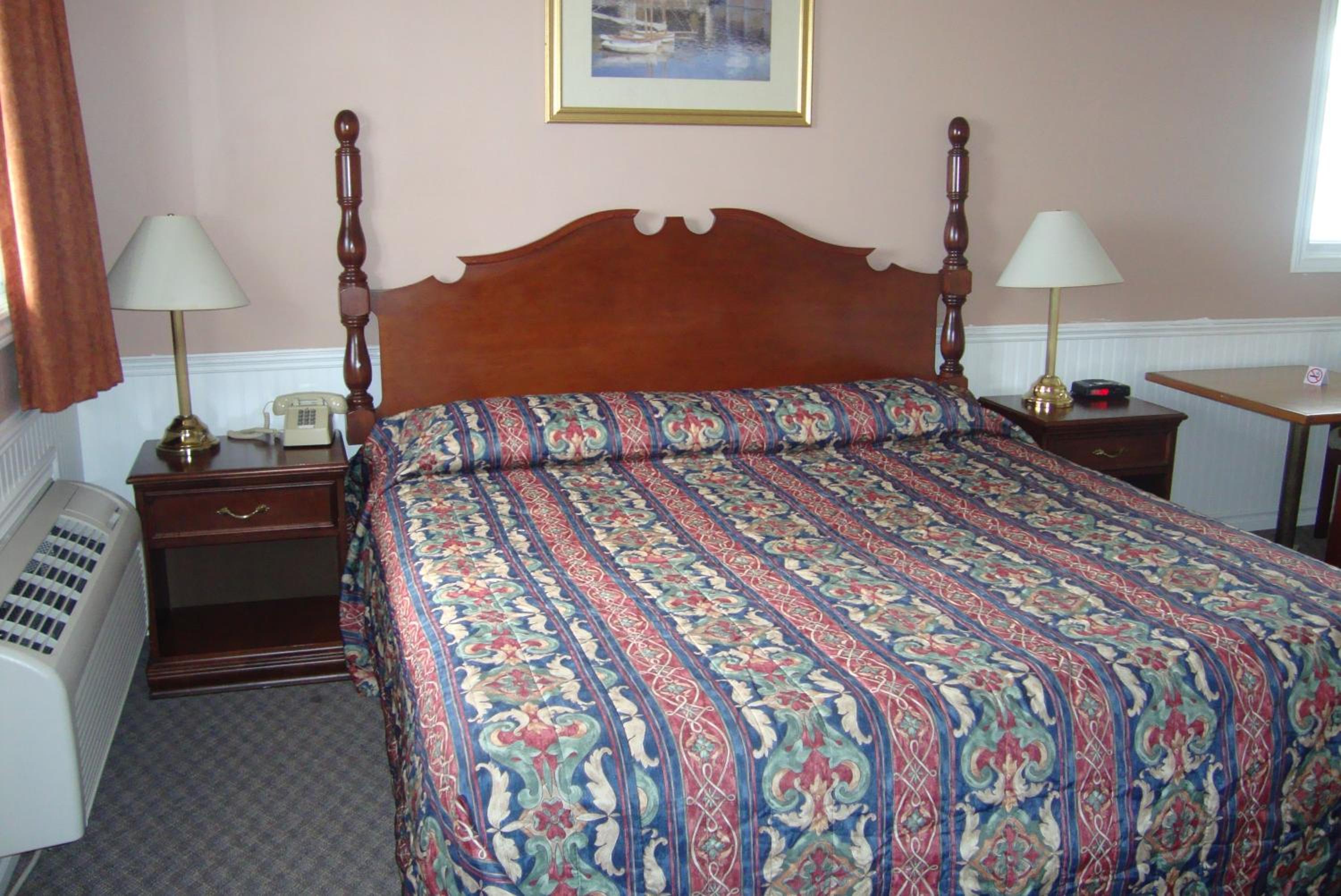 Queen Room photo 2