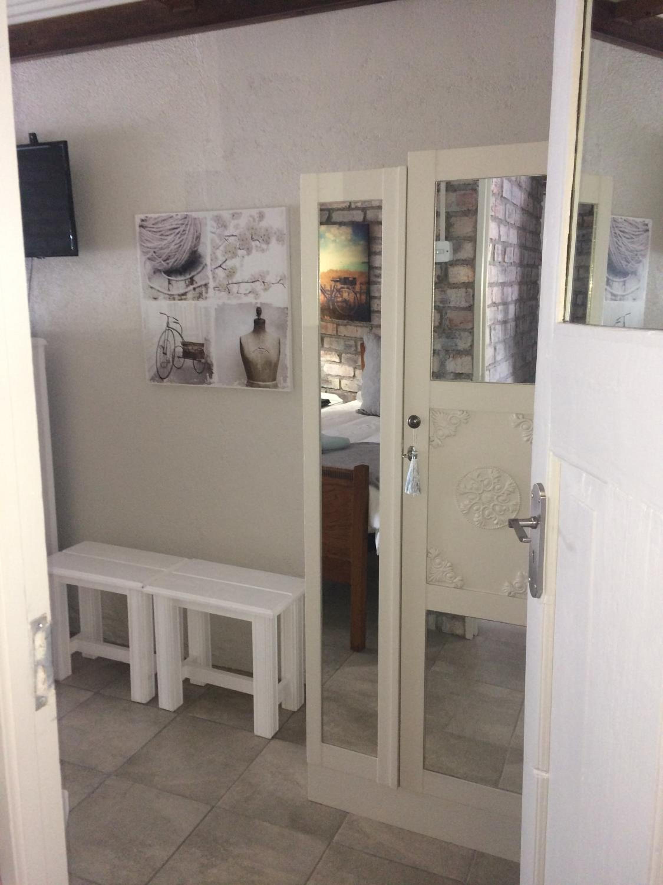 Double Room with Private Bathroom - Photo 11