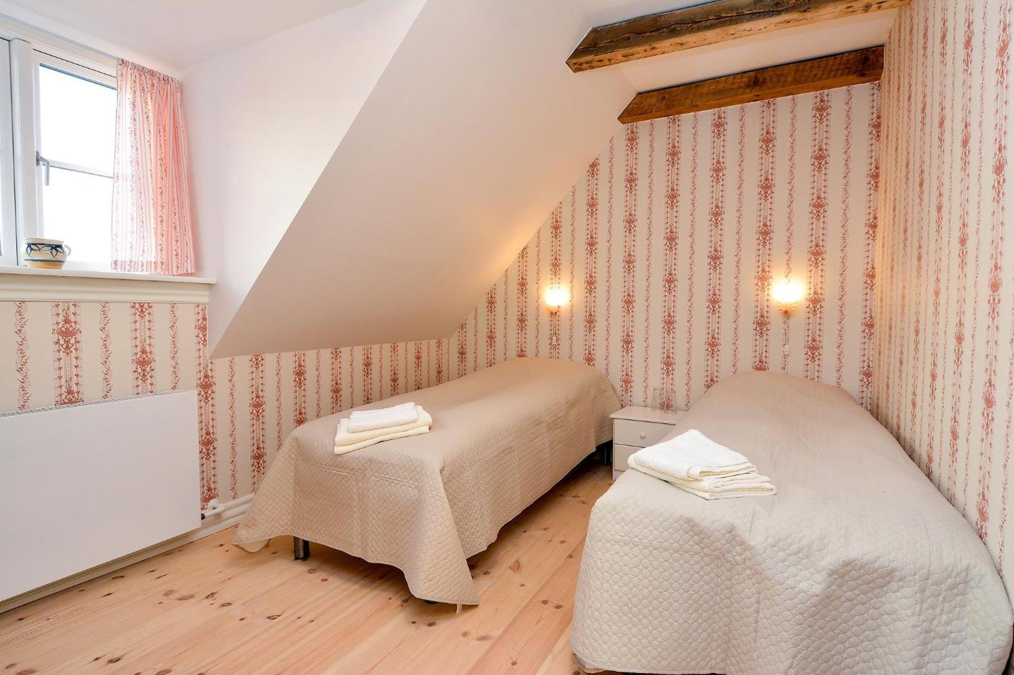 Double or Twin Room with Shared Bathroom photo 3