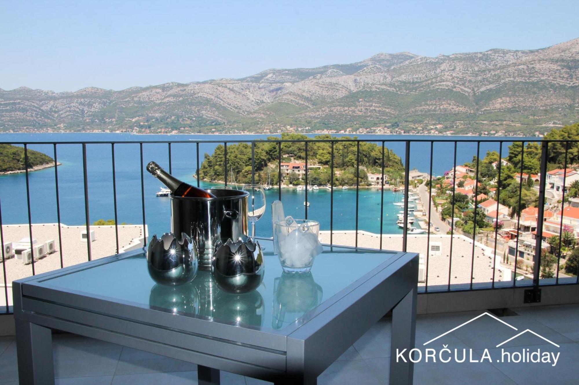 Two-Bedroom-Luxury-Apartment with Balcony and Sea View - Top Floor photo 3