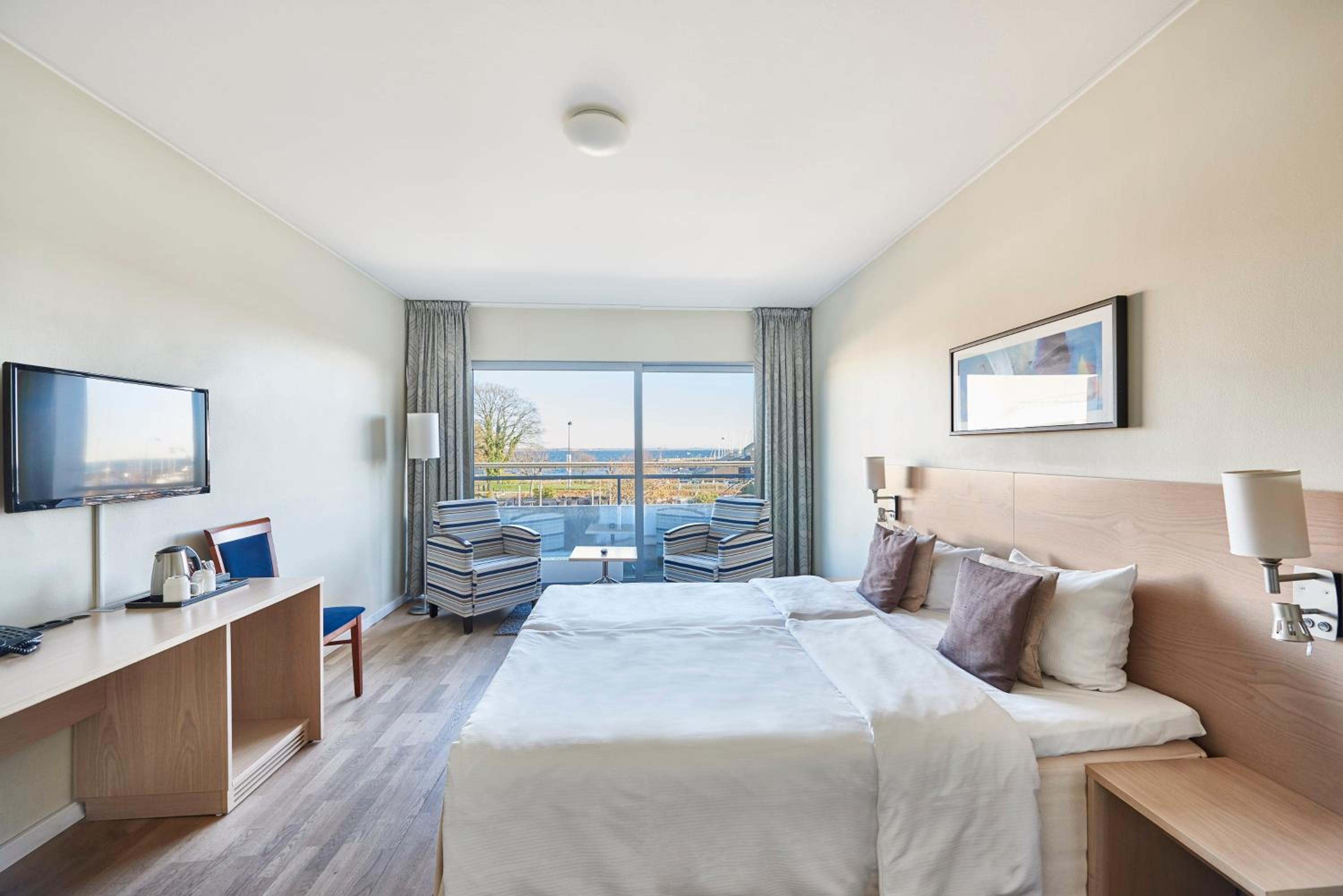 Economy Twin Room - Photo 2