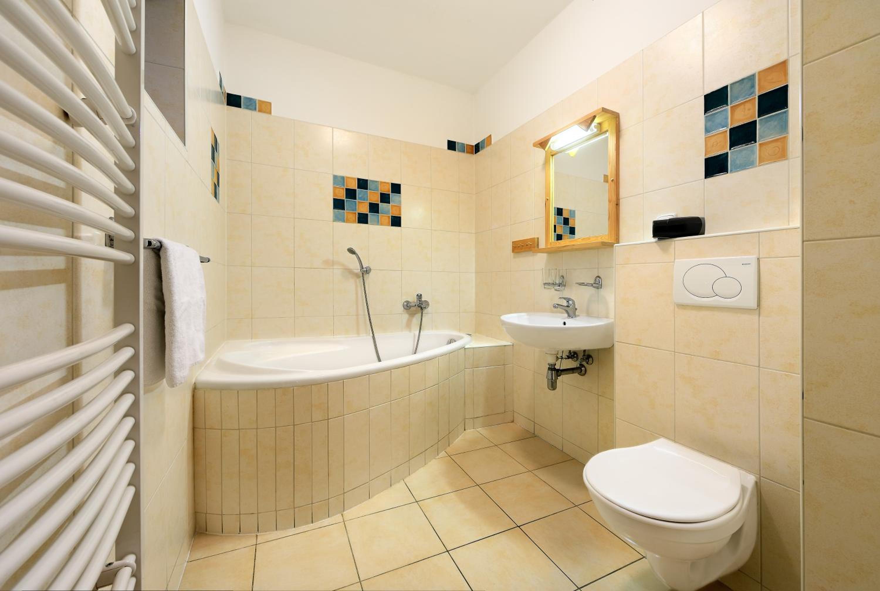 Deluxe Double or Twin Room with Balcony - Photo 23