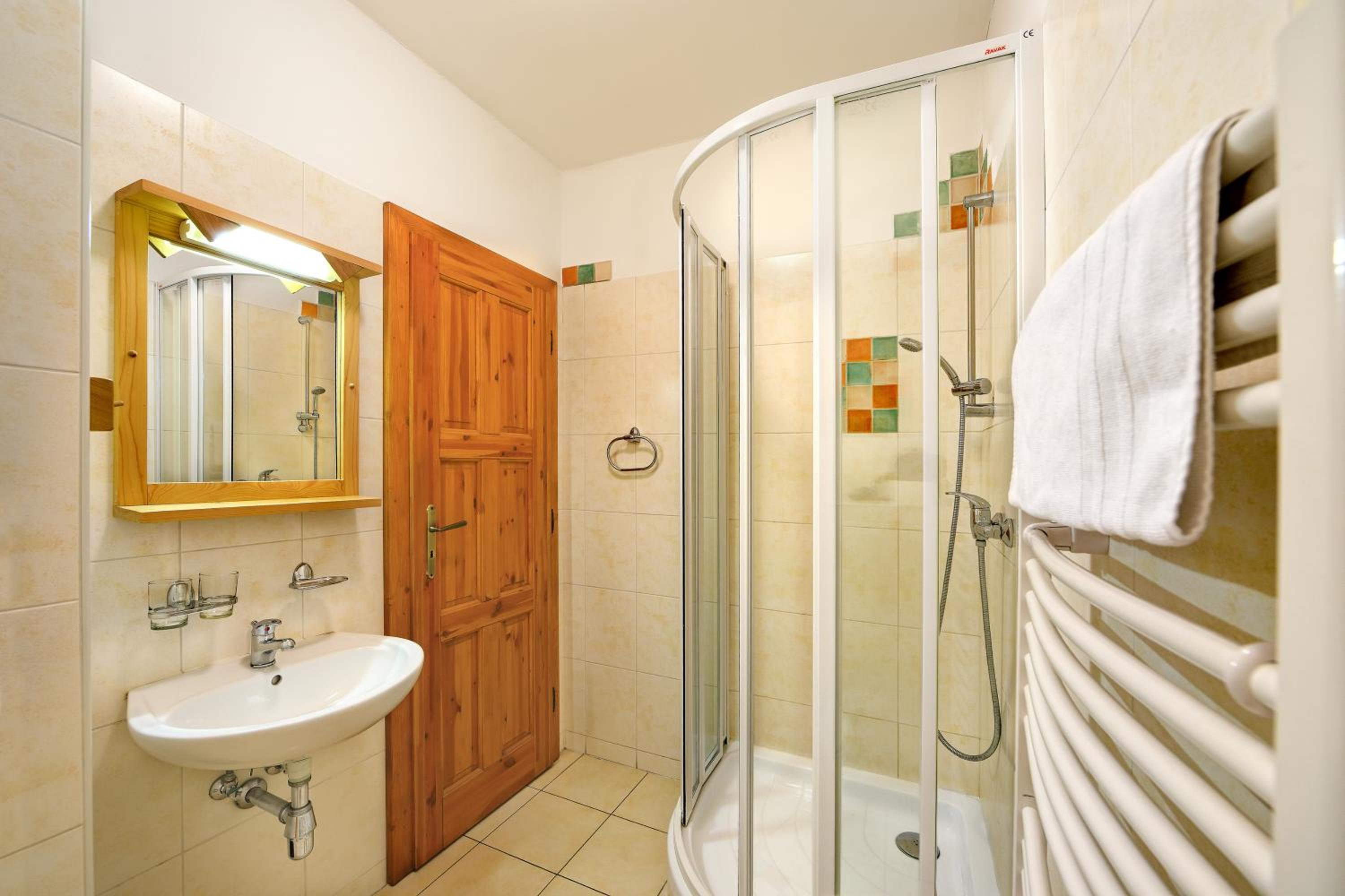 Deluxe Double or Twin Room with Balcony - Photo 9