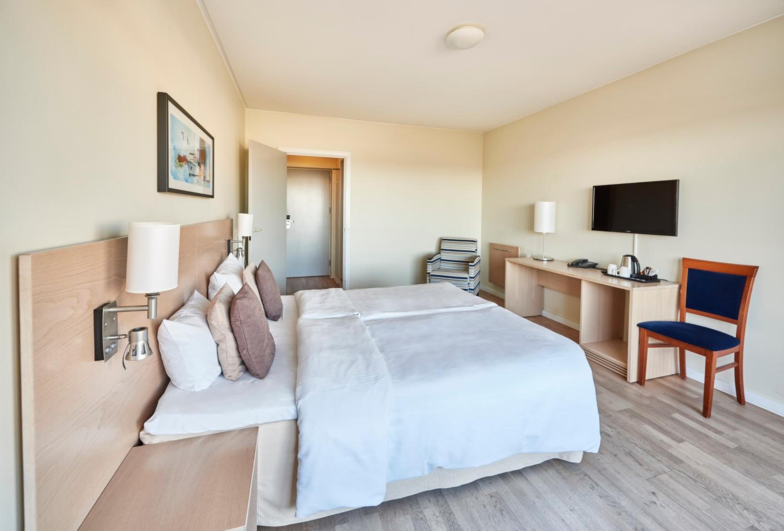 Standard Twin Room - Photo 7