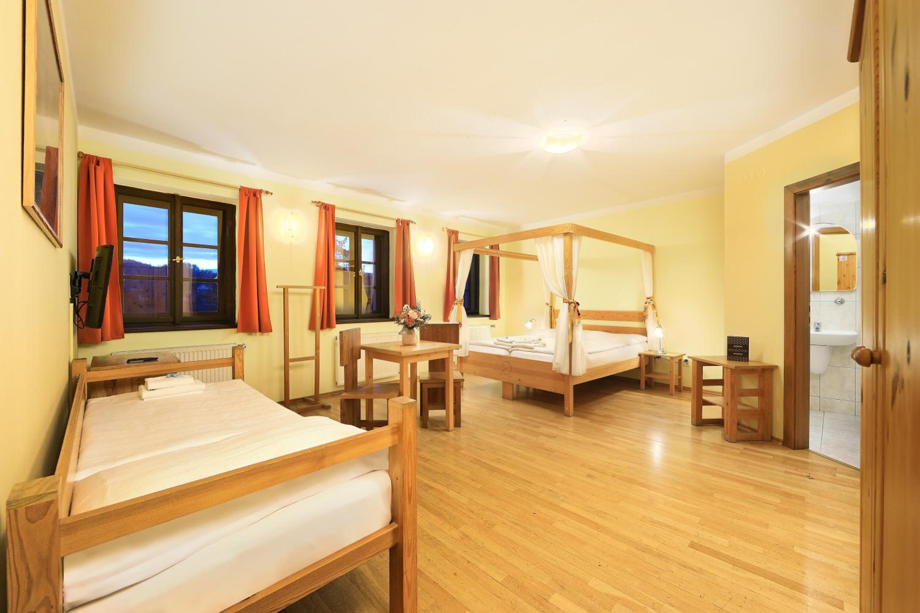 Deluxe Triple Room - Photo 8