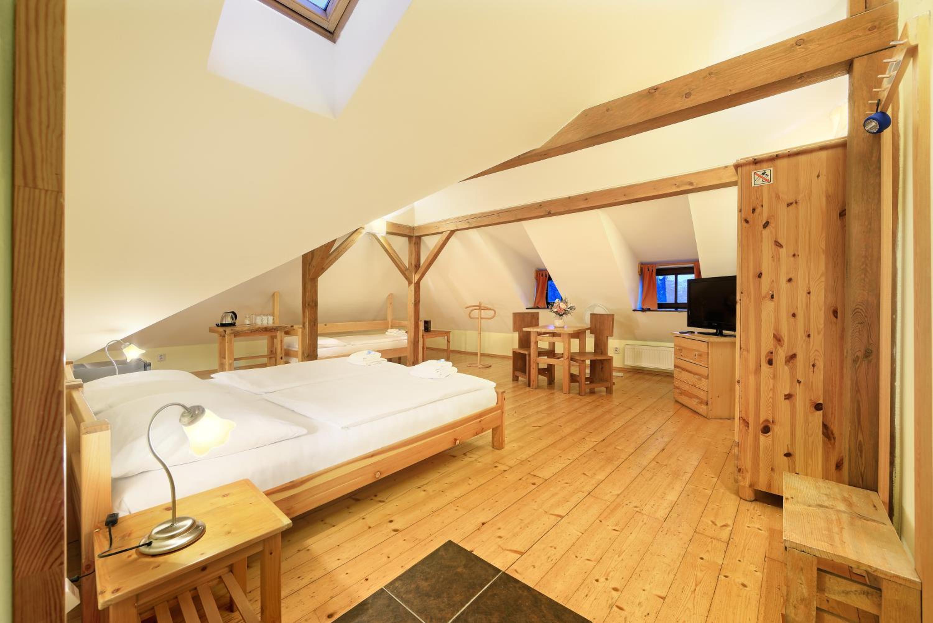 Deluxe Triple Room - Photo 9