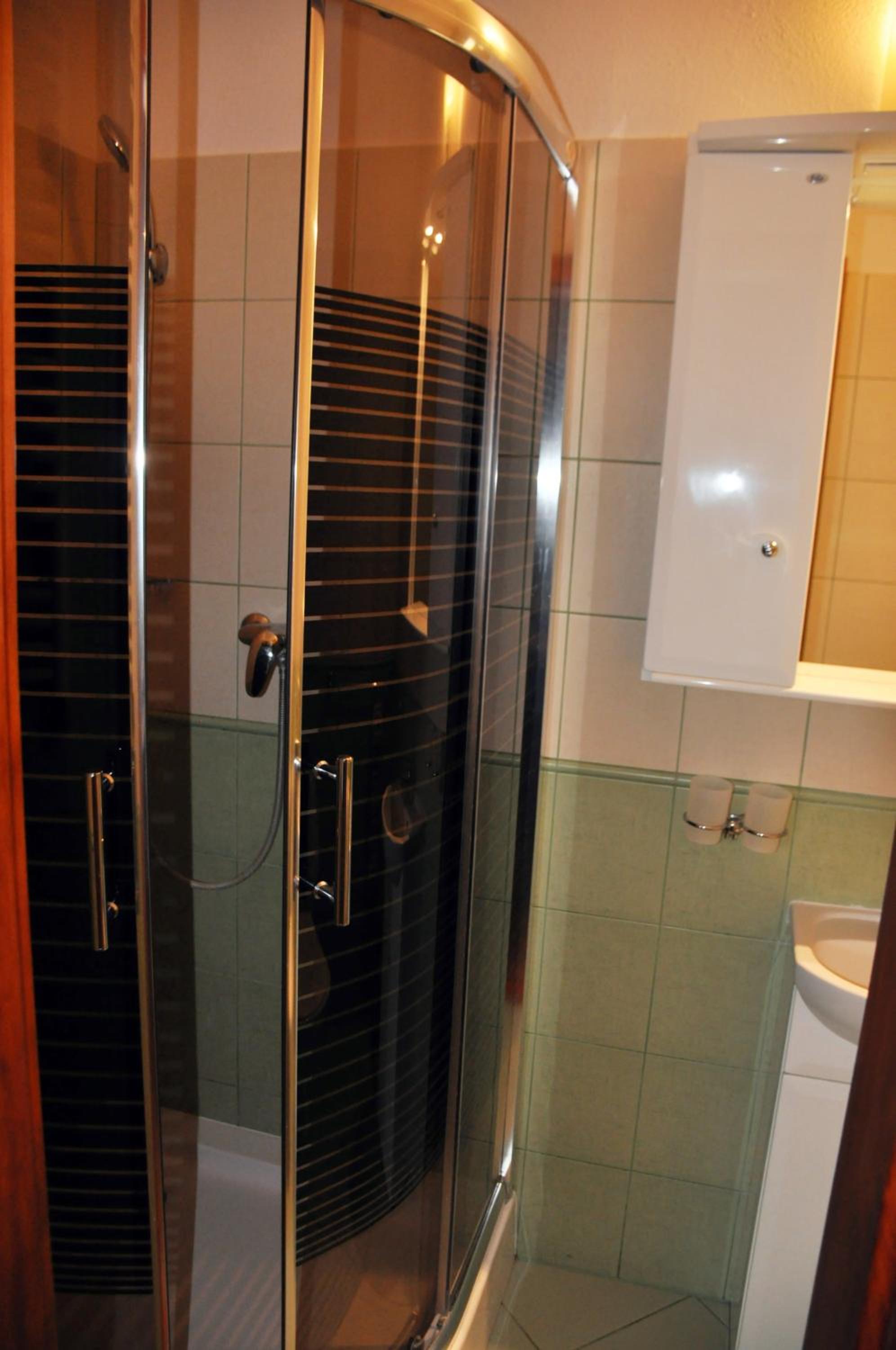 Double or Twin Room with Private Bathroom photo 2