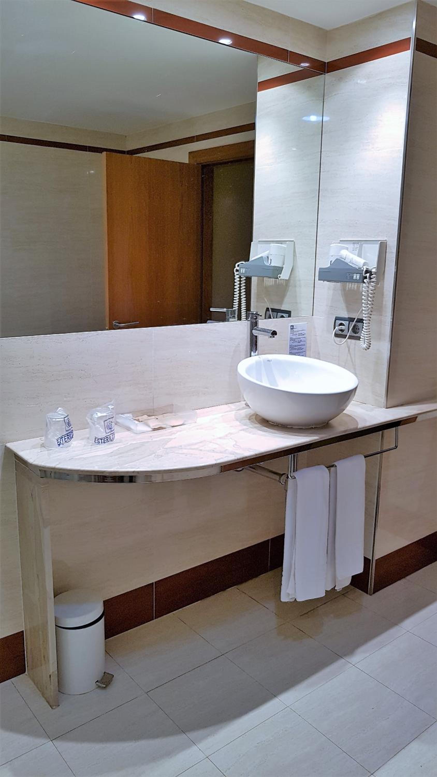 Double or Twin Room - Photo 3